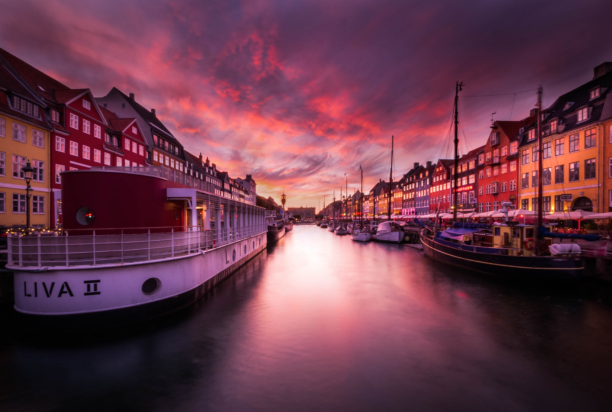 Panasonic Lumix DMC-GX7 + Panasonic Lumix G Vario 7-14mm F4 ASPH sample photo. Beautiful sunset at nyhavn photography