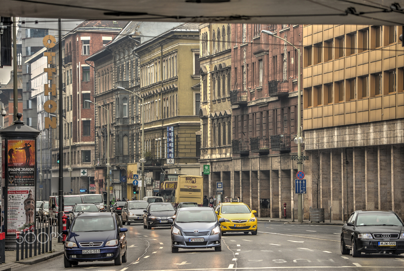 Nikon AF-S Nikkor 70-200mm F4G ED VR sample photo. Budapest traffic photography