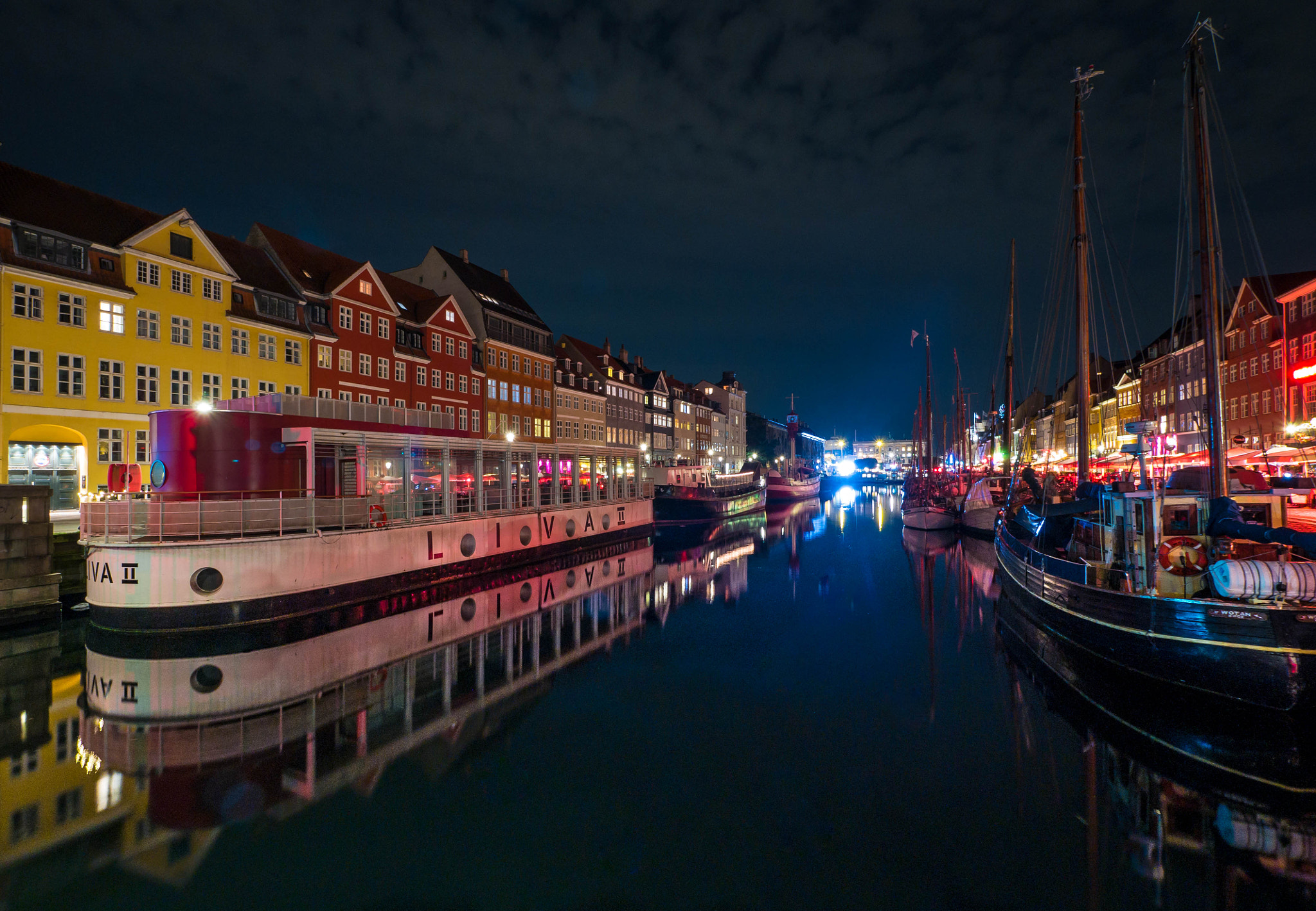 Panasonic Lumix DMC-GX7 sample photo. Calm night in nyhavn photography