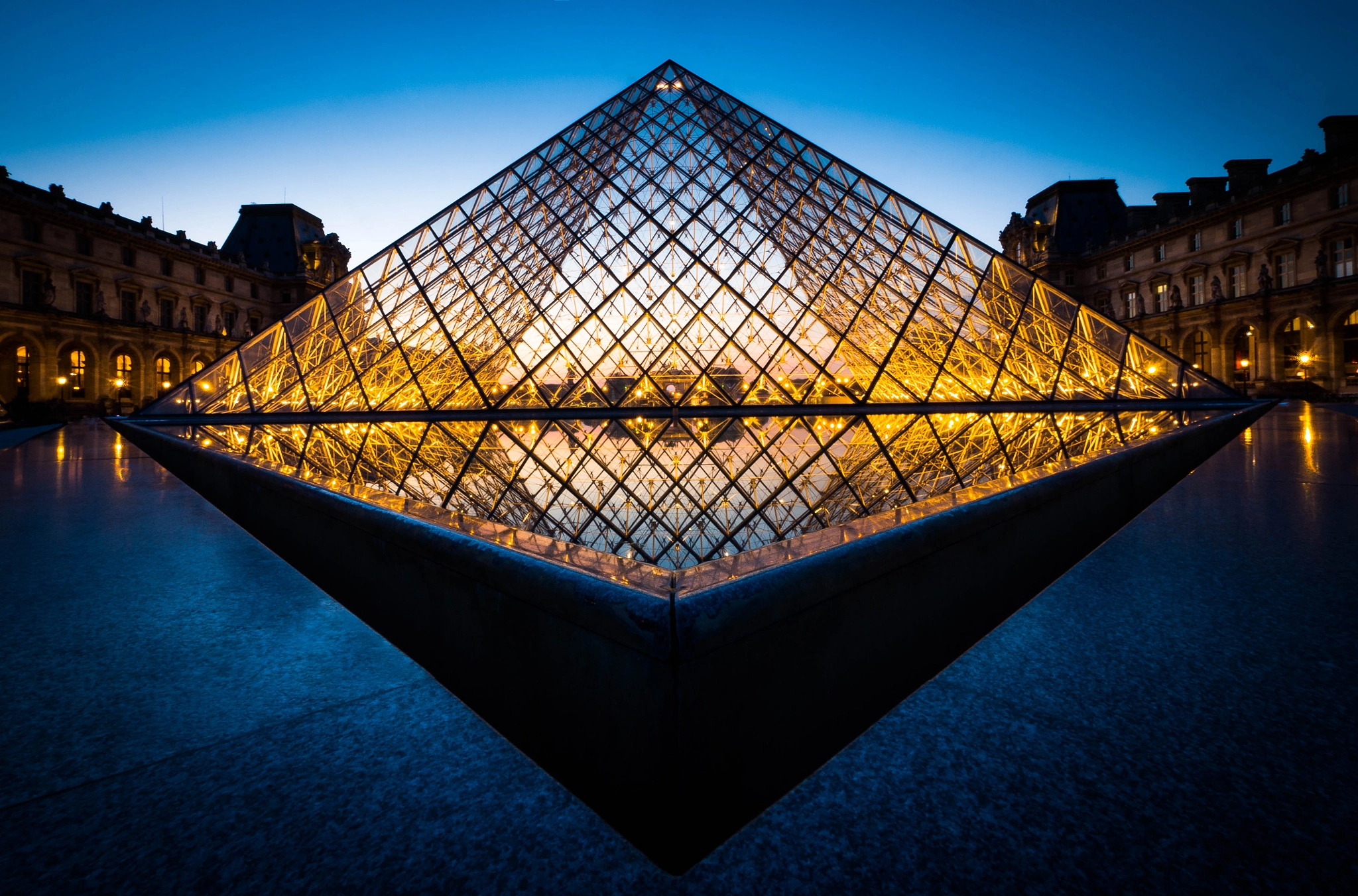 Panasonic Lumix DMC-GX7 + Panasonic Lumix G Vario 7-14mm F4 ASPH sample photo. Perfect symmetry at the louvre photography