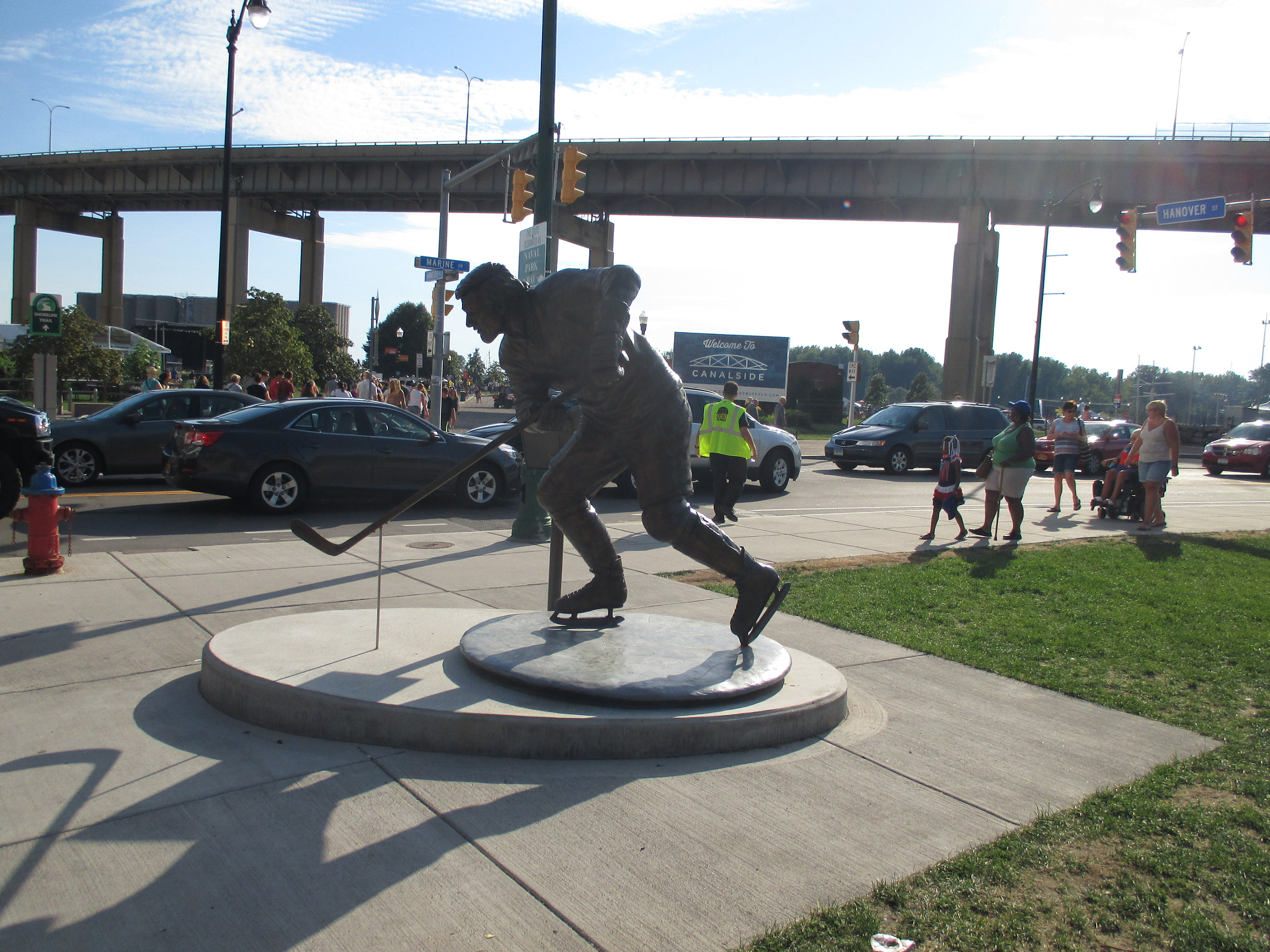 Canon PowerShot ELPH 135 (IXUS 145 / IXY 120) sample photo. Buffalo tim horton statue photography