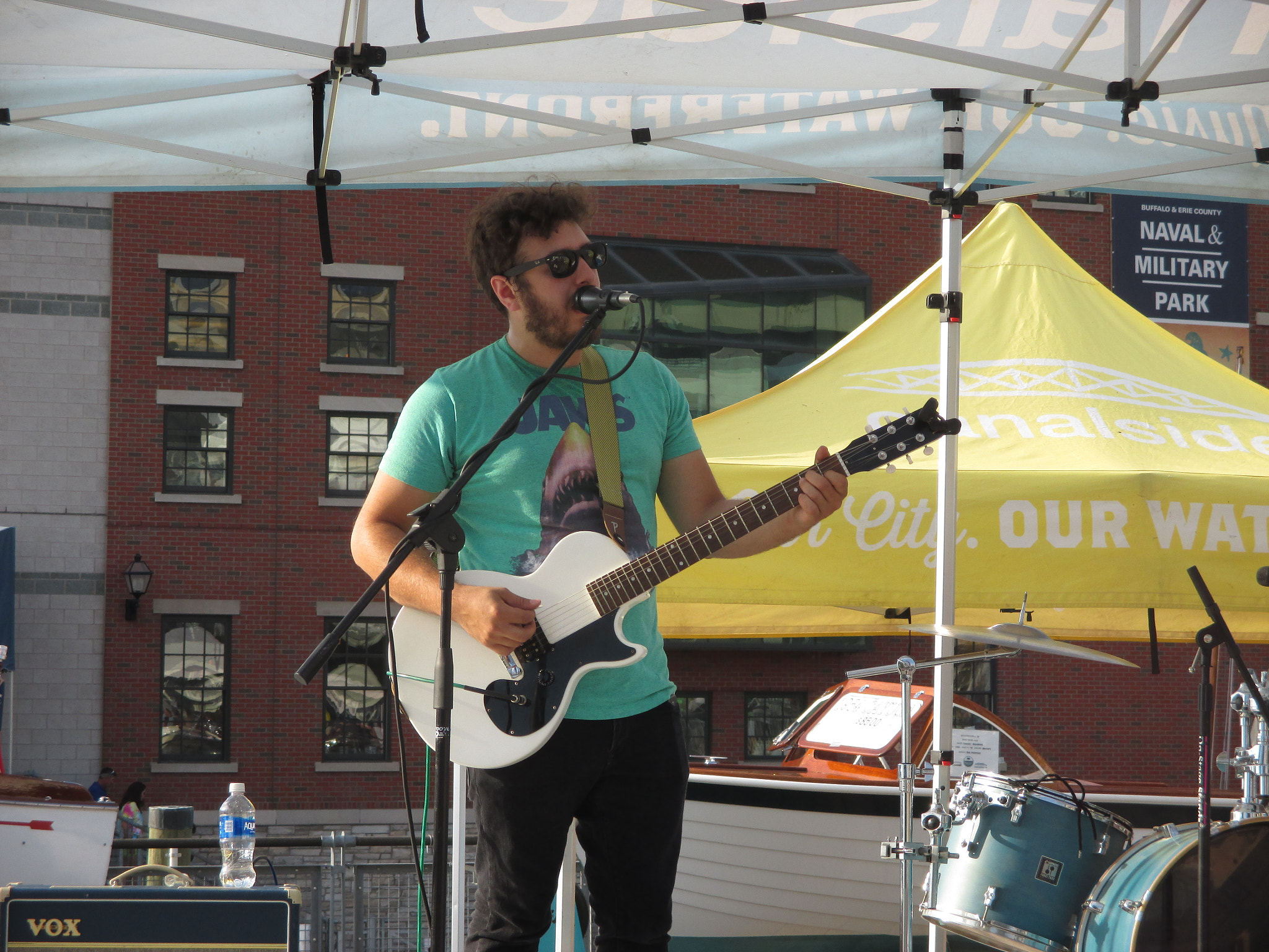 Canon PowerShot ELPH 135 (IXUS 145 / IXY 120) sample photo. Music at canalside 1 20160827 photography