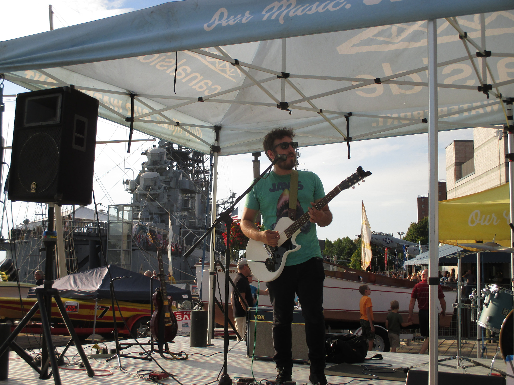 Canon PowerShot ELPH 135 (IXUS 145 / IXY 120) sample photo. Music at canalside 3 20160827 photography