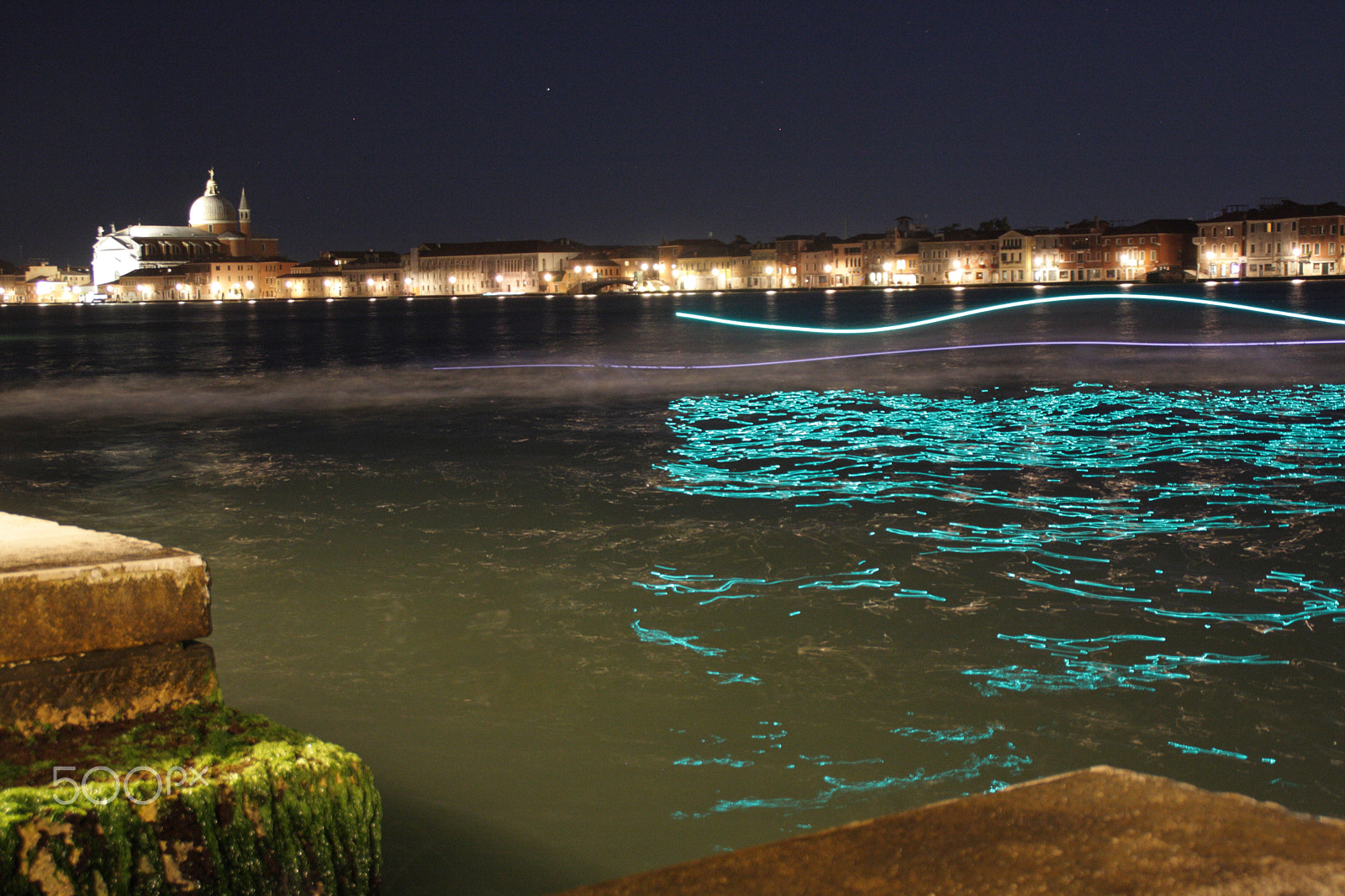 Canon EOS 1000D (EOS Digital Rebel XS / EOS Kiss F) + Canon 18-200mm sample photo. Venice by night "the great dame" photography