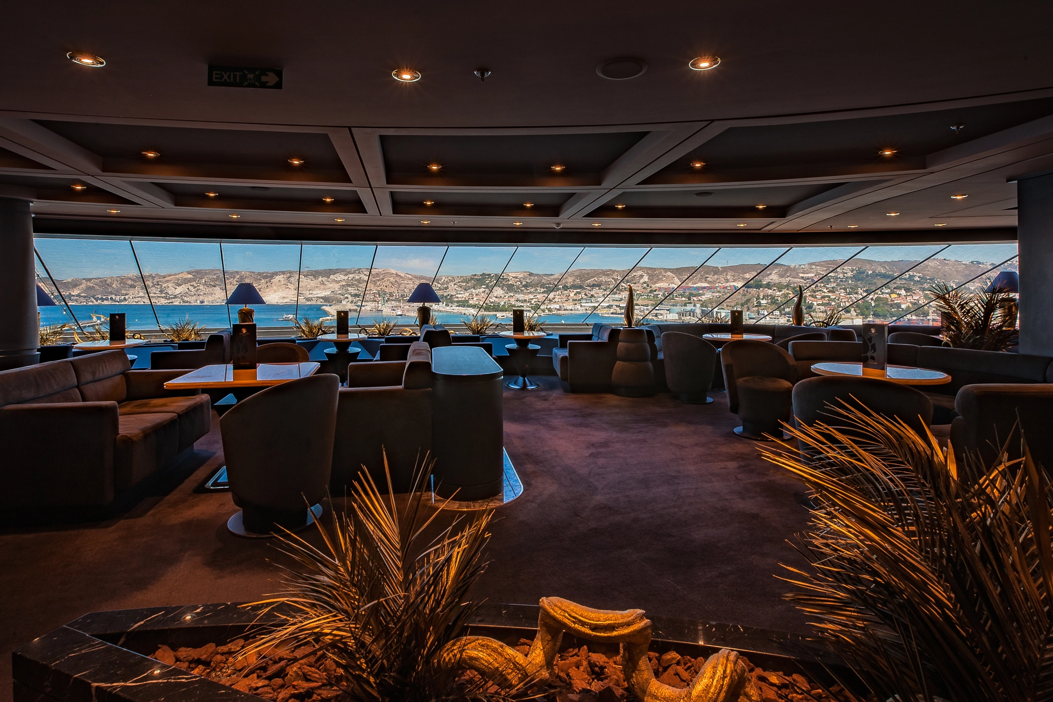 Canon EF 16-35mm F2.8L II USM sample photo. Blick aus der top sail lounge auf marseille photography