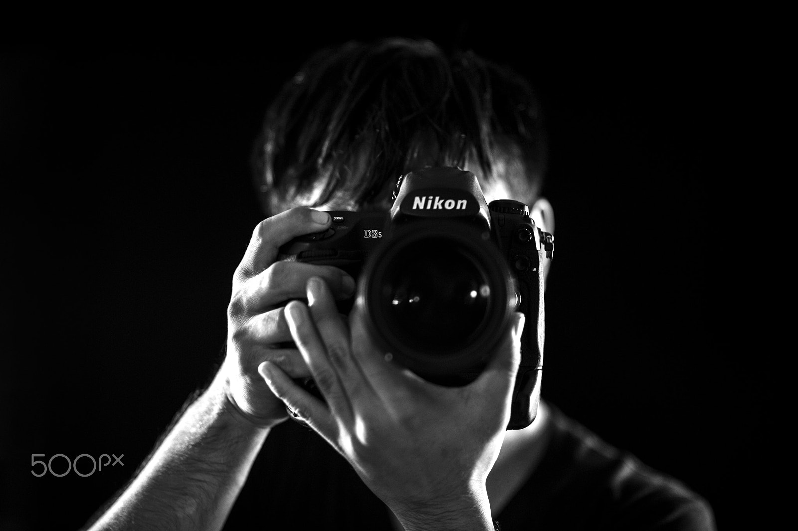 Nikon D3S + Nikon AF-S Nikkor 85mm F1.4G sample photo. Selfie photography