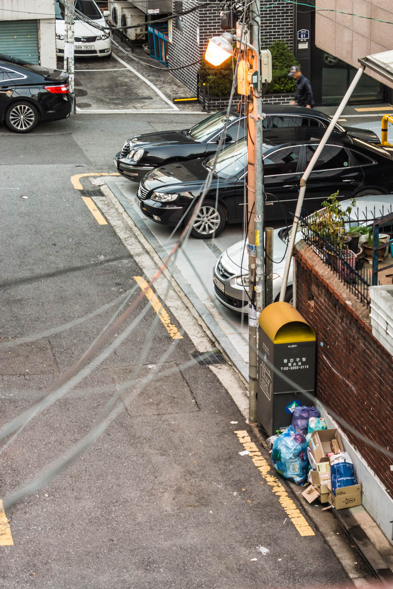 Sony SLT-A65 (SLT-A65V) + Minolta/Sony AF 70-200mm F2.8 G sample photo. The alley photography