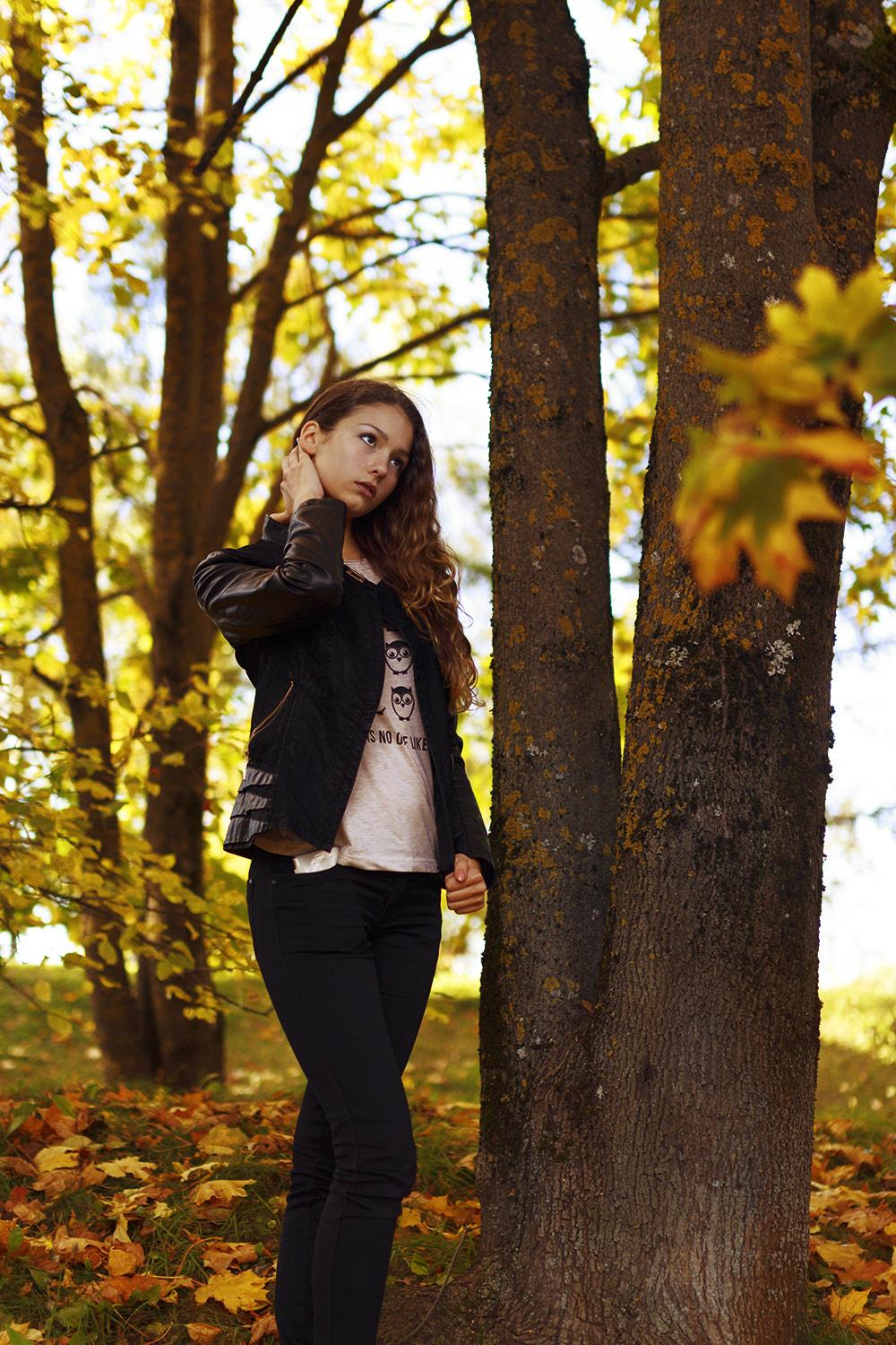 Canon EOS 650D (EOS Rebel T4i / EOS Kiss X6i) + Sigma 35mm F1.4 DG HSM Art sample photo. Portrait in fall photography
