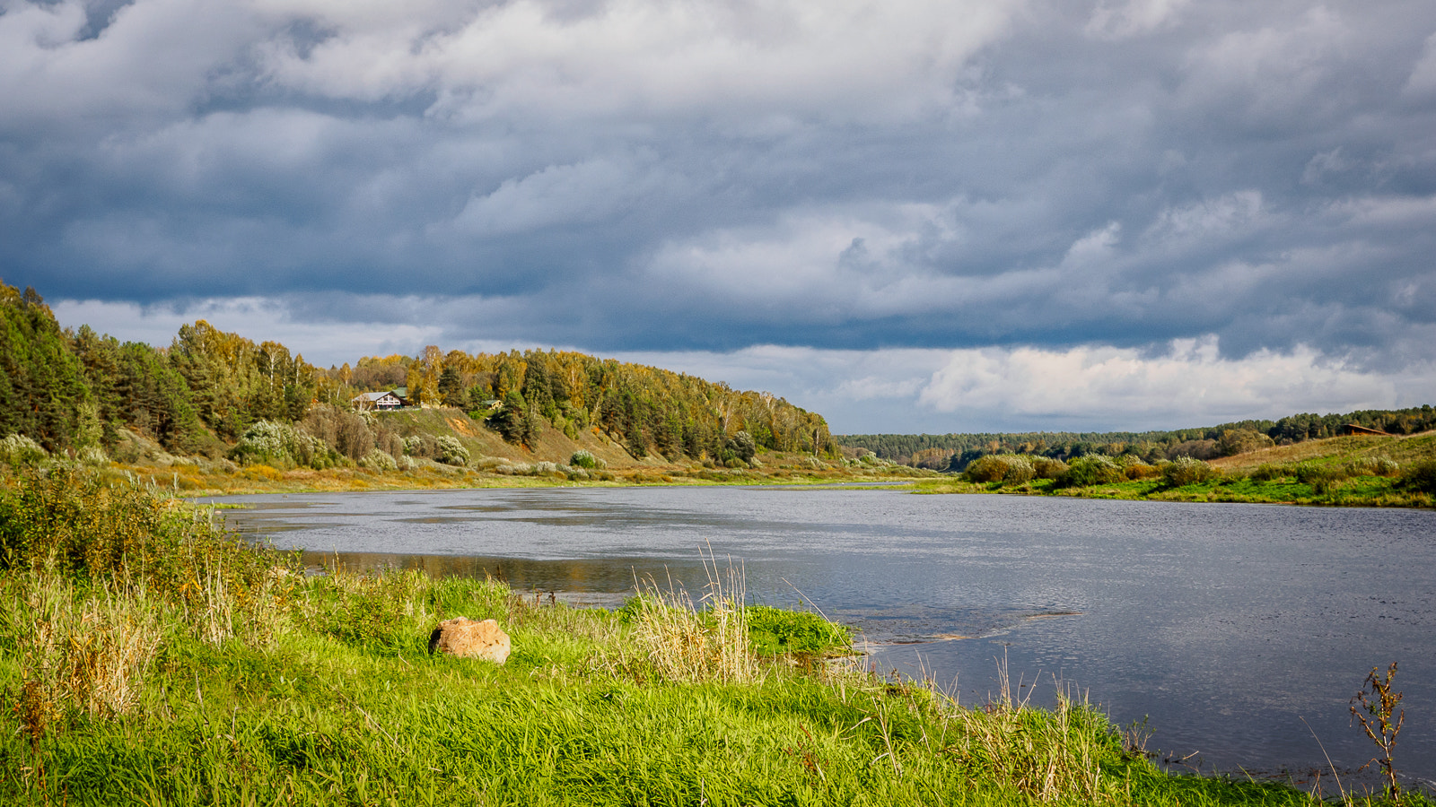 Olympus OM-D E-M10 sample photo. Autumn on the volga photography
