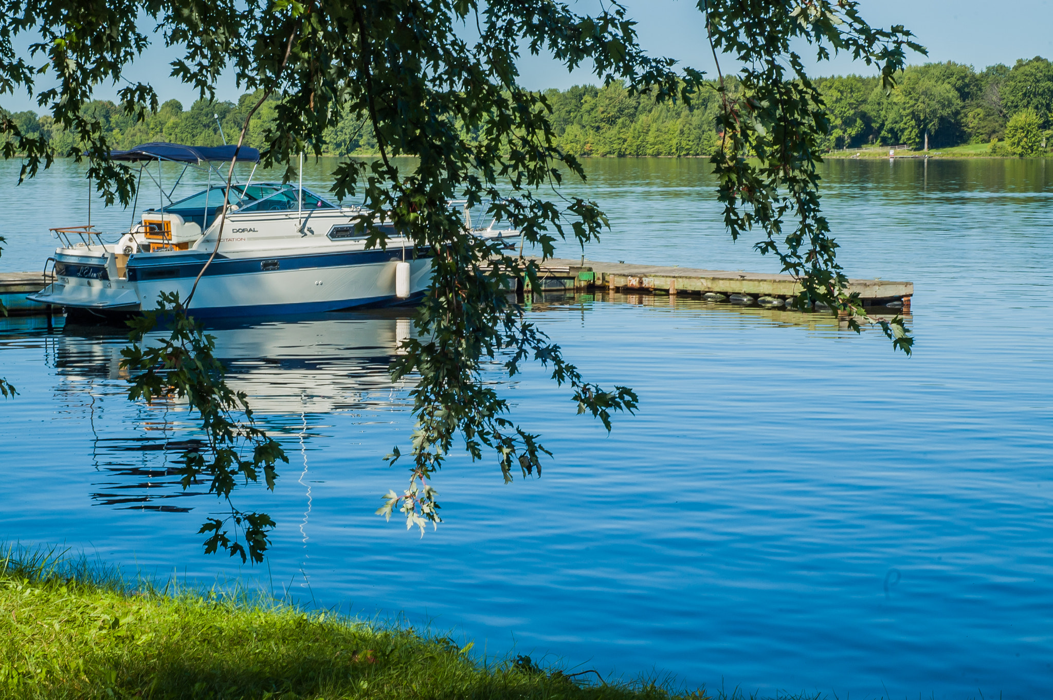 Nikon D70 + Nikon AF Nikkor 50mm F1.8D sample photo. Wish that was my boat. photography