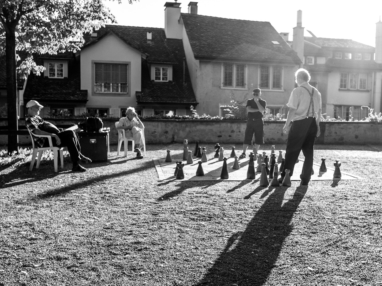 Panasonic Lumix DMC-GX7 + Panasonic Lumix G 20mm F1.7 ASPH sample photo. Street chess. zurich (switzerland) photography
