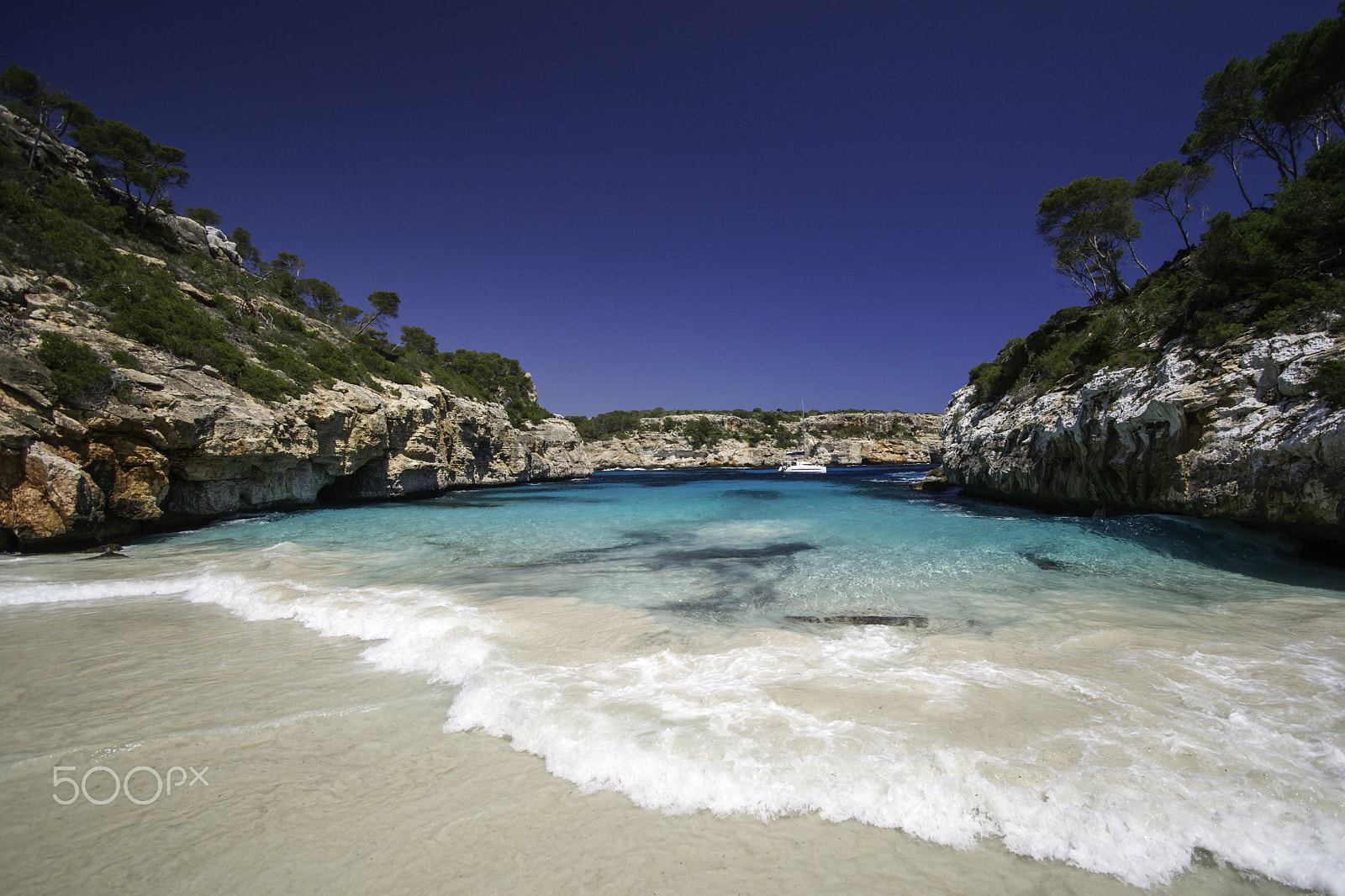 Sony Alpha DSLR-A850 + Minolta AF 17-35mm F3.5 G sample photo. Beach in mallorca photography