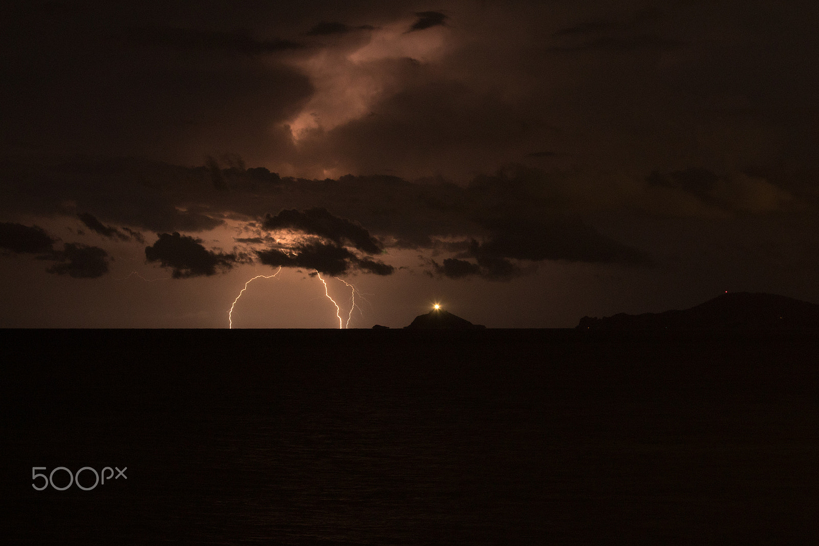 Canon EF 70-300mm F4-5.6 IS USM sample photo. Lighting sea photography