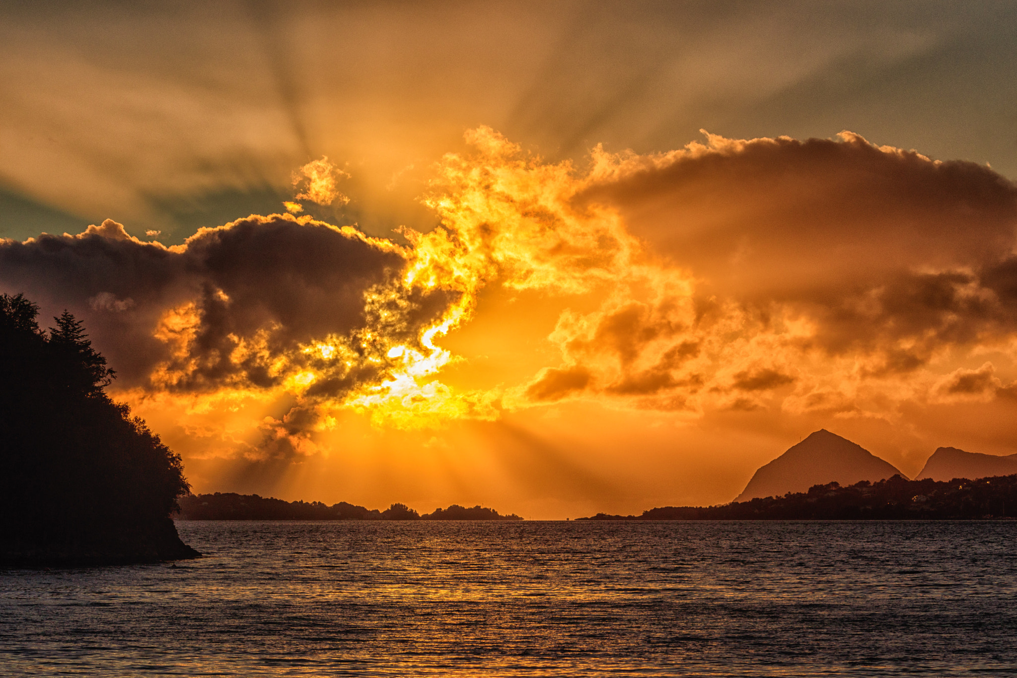 Canon EF-S 55-250mm F4-5.6 IS II sample photo. Clouds on fire photography