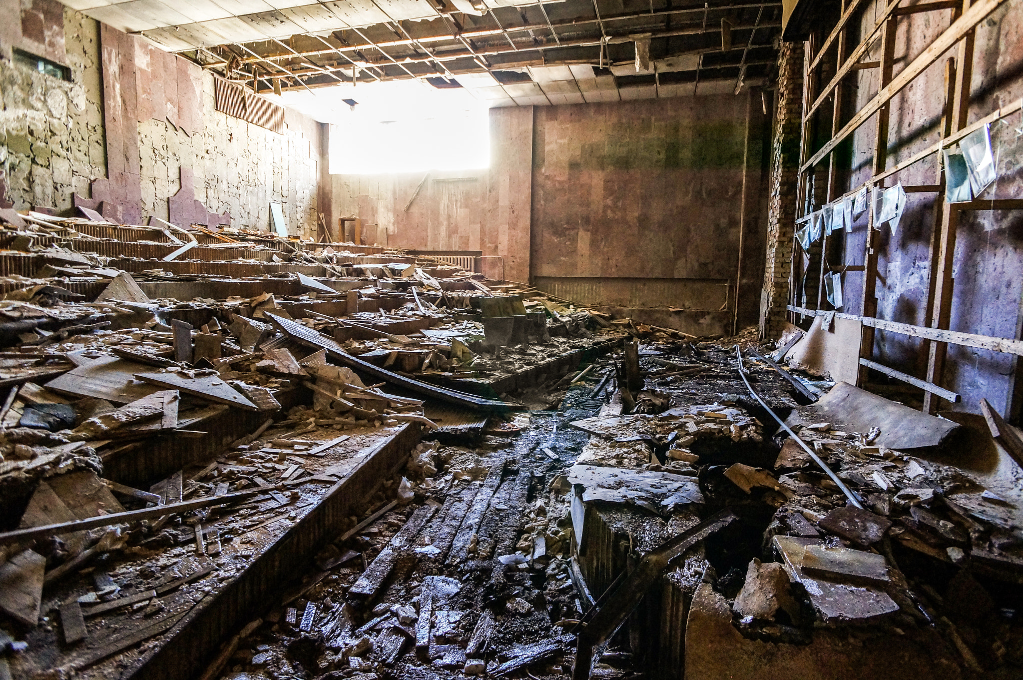 Sony Alpha NEX-5N + Sony E 16mm F2.8 sample photo. Cinema @cernobyl photography