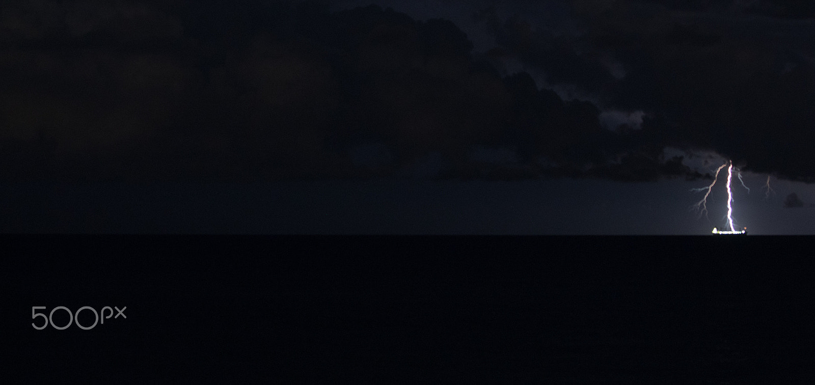 Canon EF 70-300mm F4-5.6 IS USM sample photo. Lighting sea photography