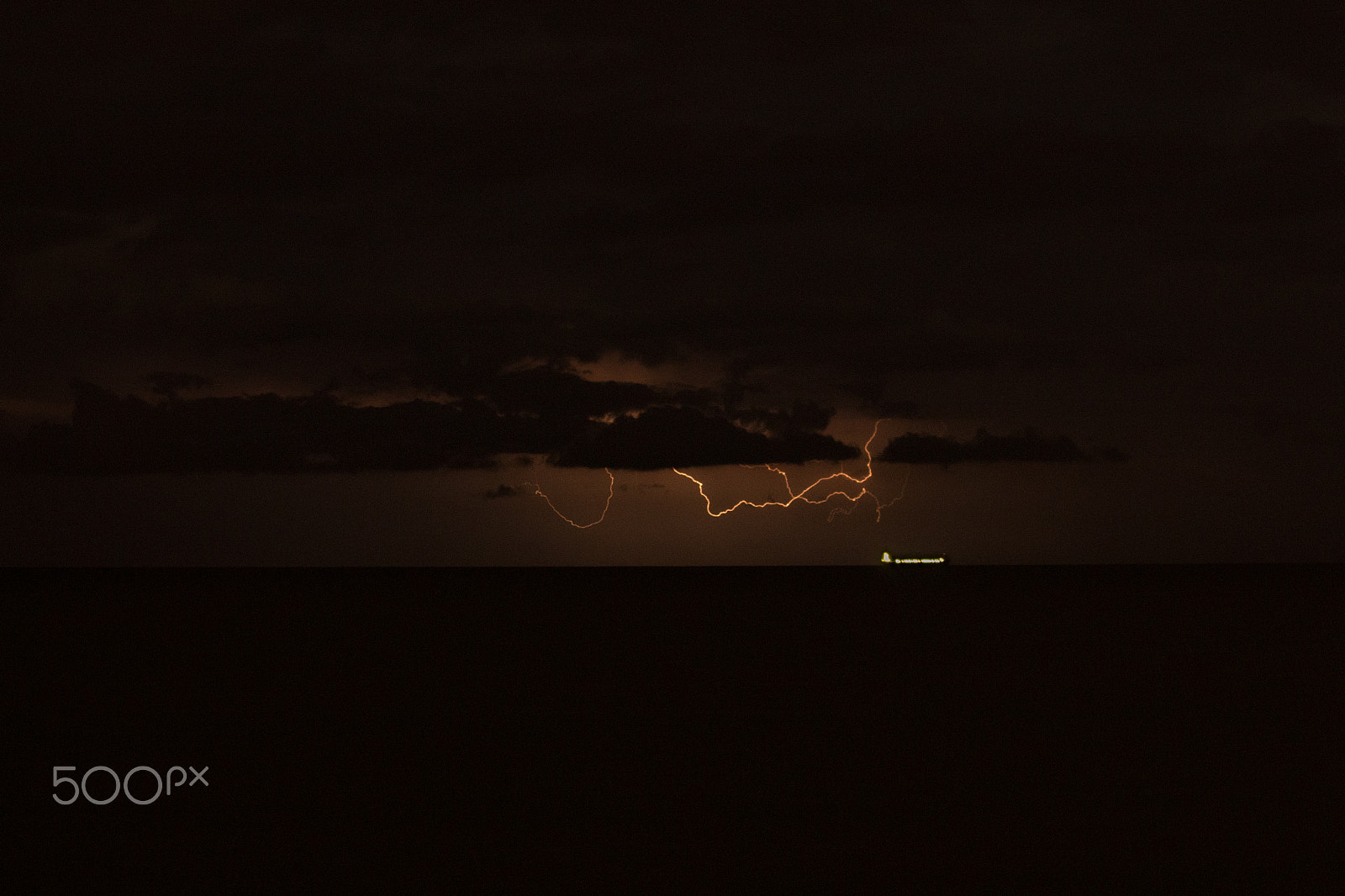 Canon EF 70-300mm F4-5.6 IS USM sample photo. Lighting sea photography