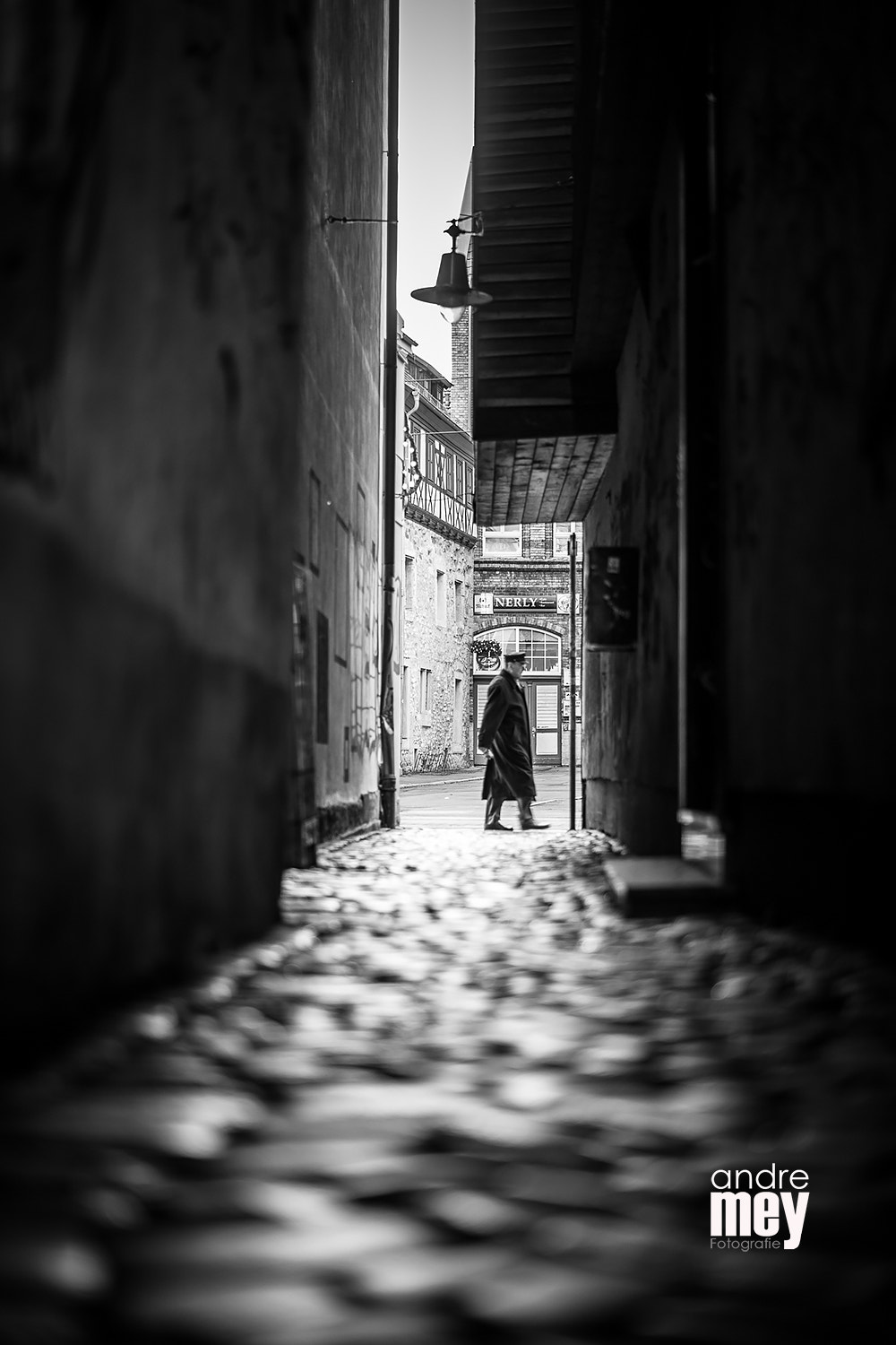 Sony Planar T* 50mm F1.4 ZA SSM sample photo. Dunkle gasse photography
