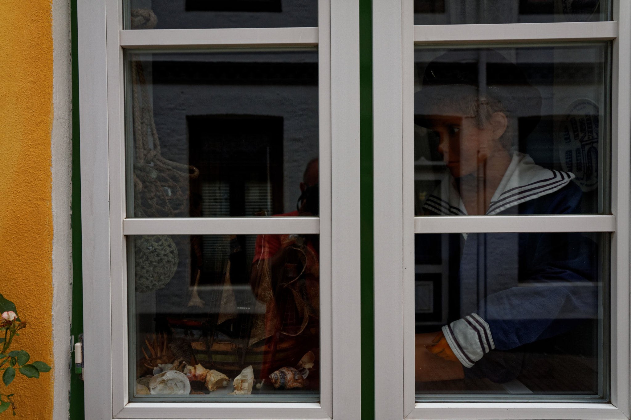 Sigma 17-70mm F2.8-4 DC Macro OS HSM sample photo. Through the windows1 photography