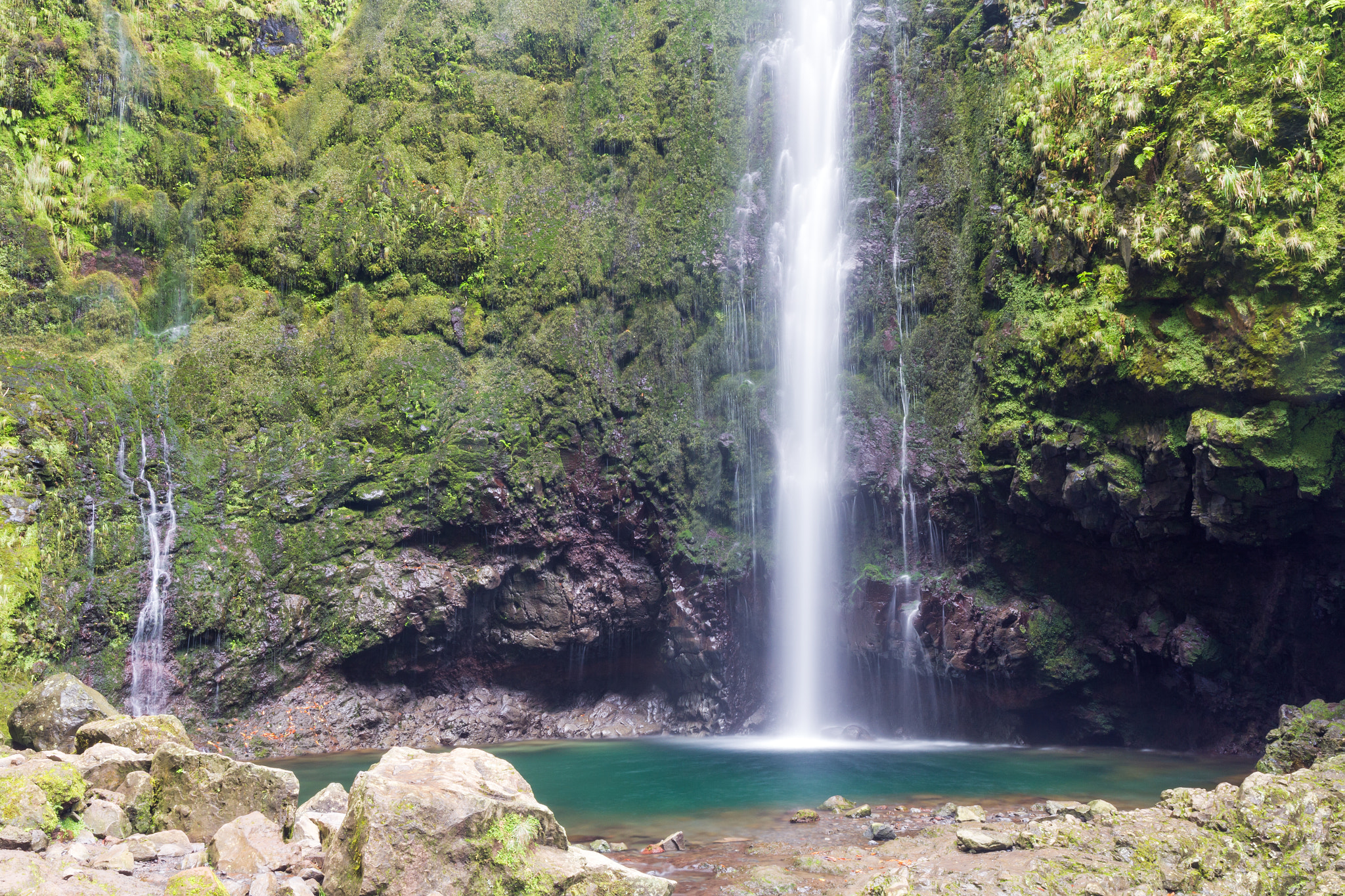 Canon EOS 7D sample photo. Waterfall at caldeirao verde photography