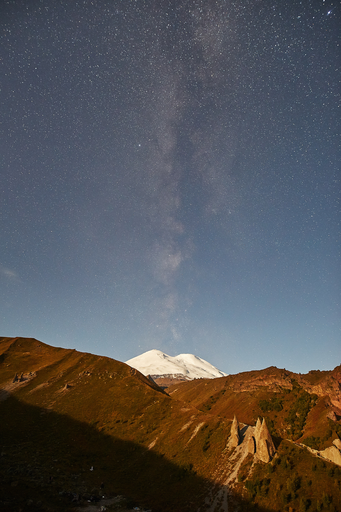Canon EOS 6D + Sigma 20mm F1.4 DG HSM Art sample photo. Elbrus's eruption photography
