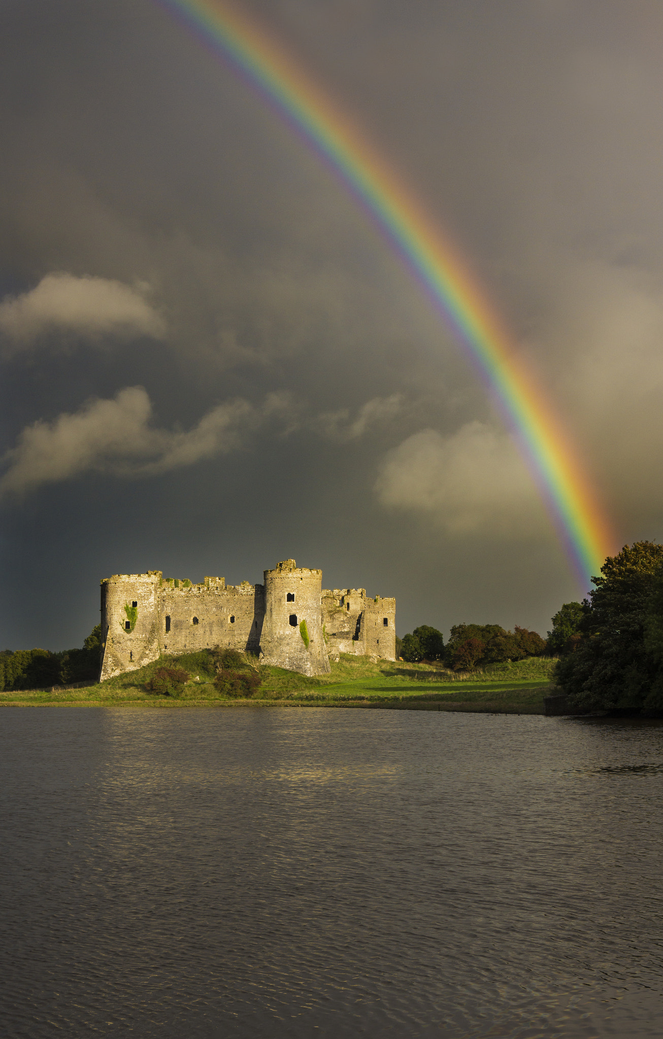 Sony Alpha NEX-7 + Sony Vario-Tessar T* E 16-70mm F4 ZA OSS sample photo. Castle rainbow photography