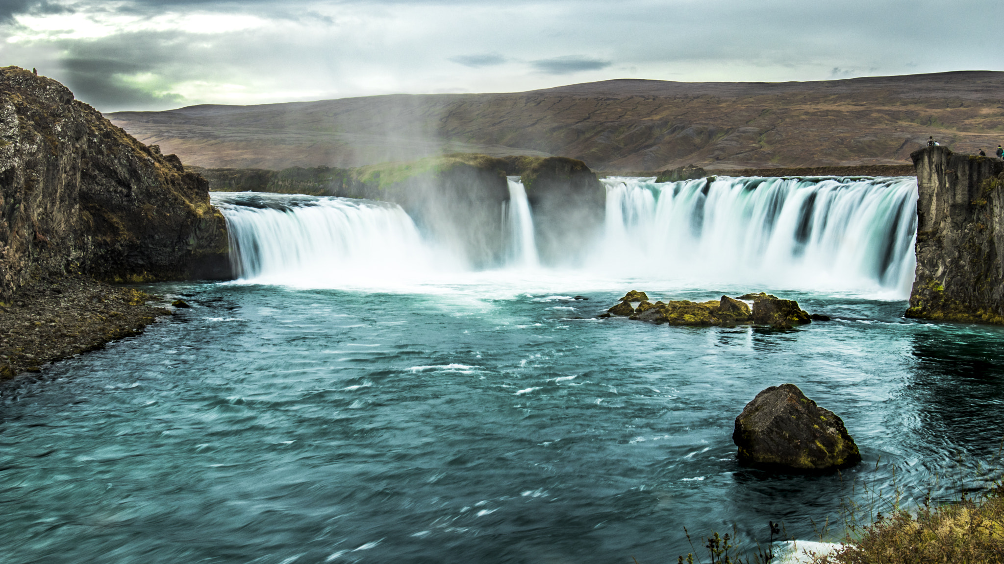 Canon EOS 80D + Canon EF 16-35mm F2.8L USM sample photo. Waterfall photography