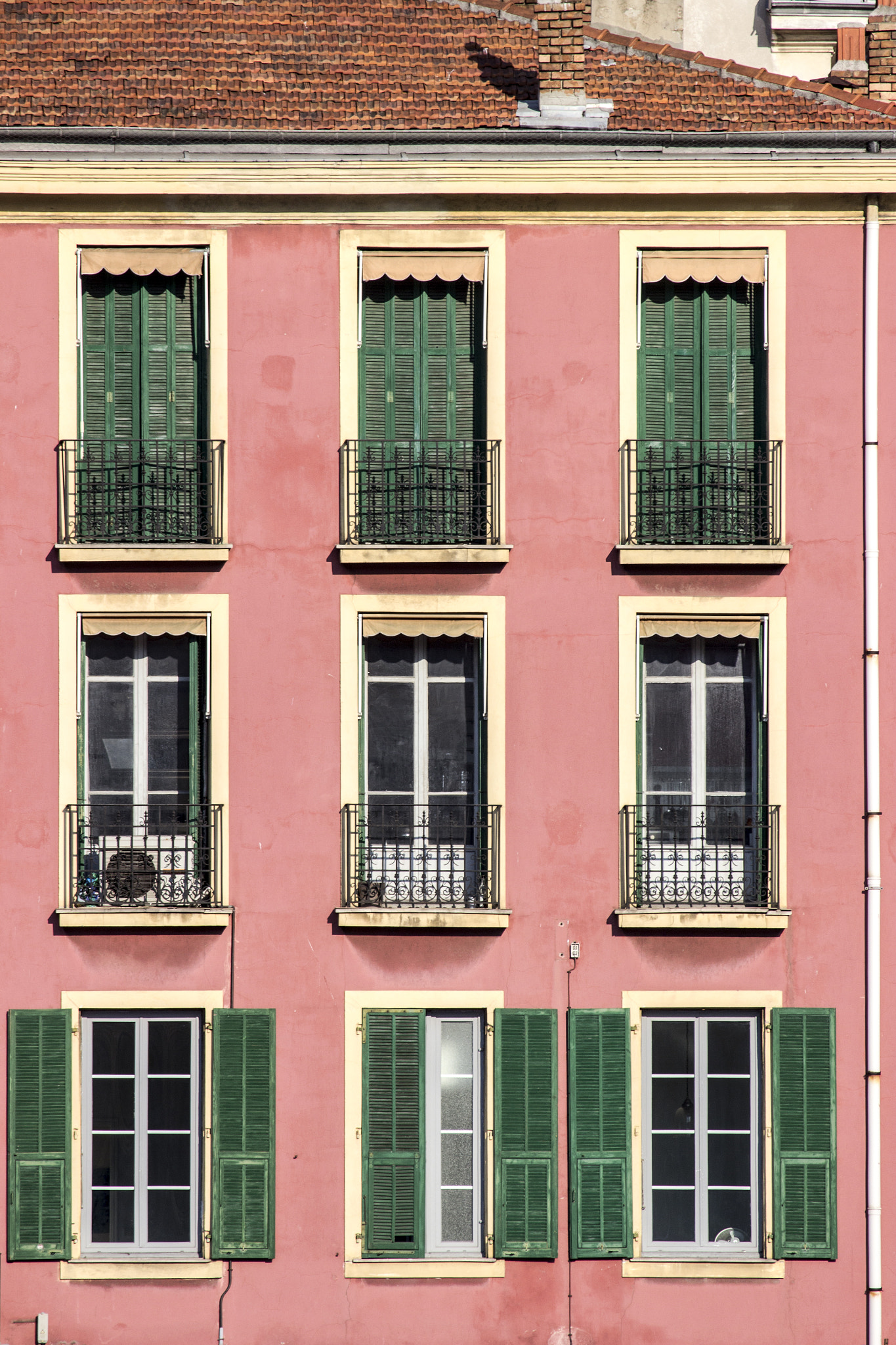 Canon EOS 600D (Rebel EOS T3i / EOS Kiss X5) sample photo. Pink house texture in nice, france photography