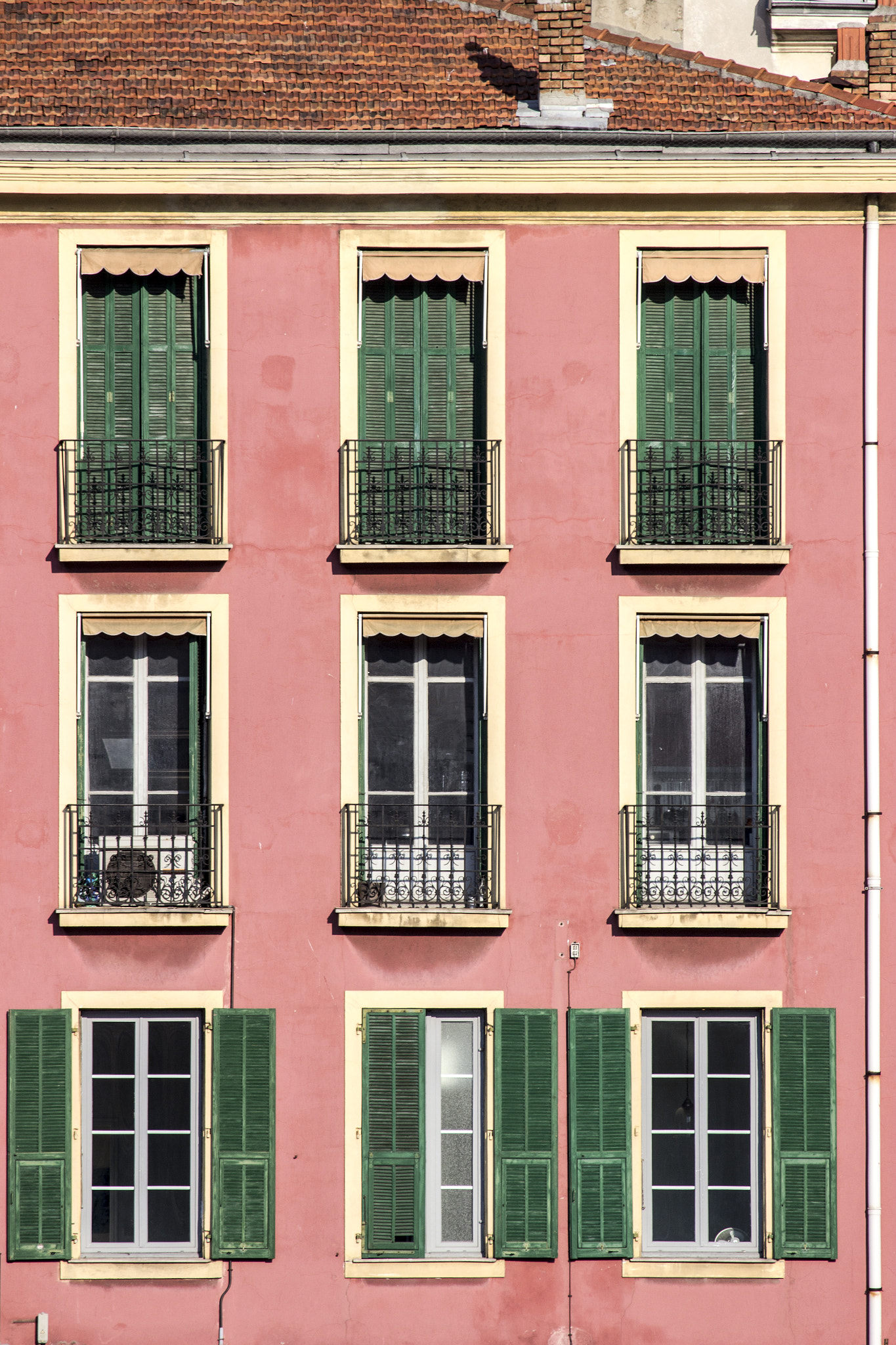 Canon EF 100-400mm F4.5-5.6L IS USM sample photo. Pink house texture in nice, france photography