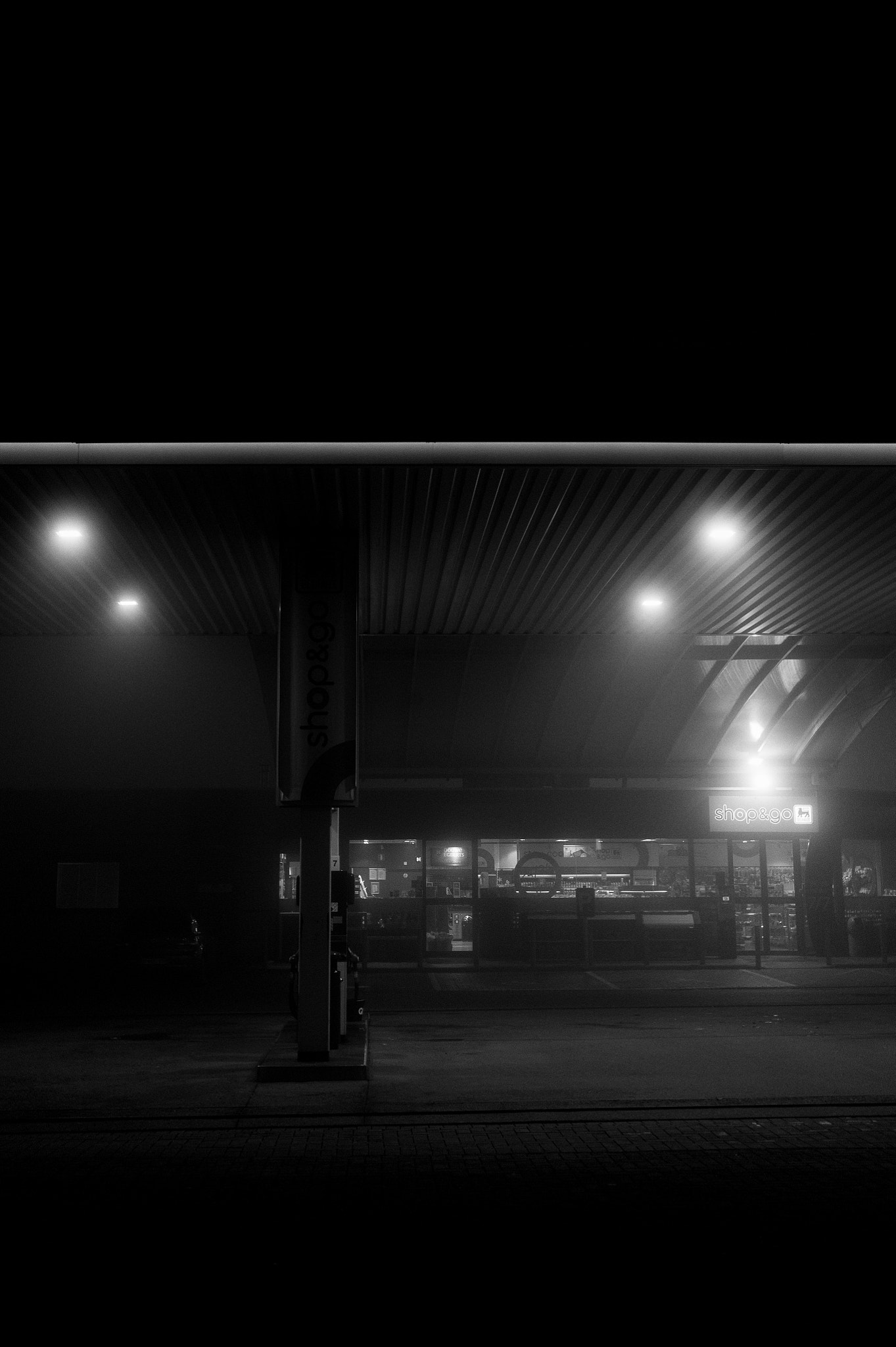 Leica Summicron-M 35mm F2 ASPH sample photo. Shop photography
