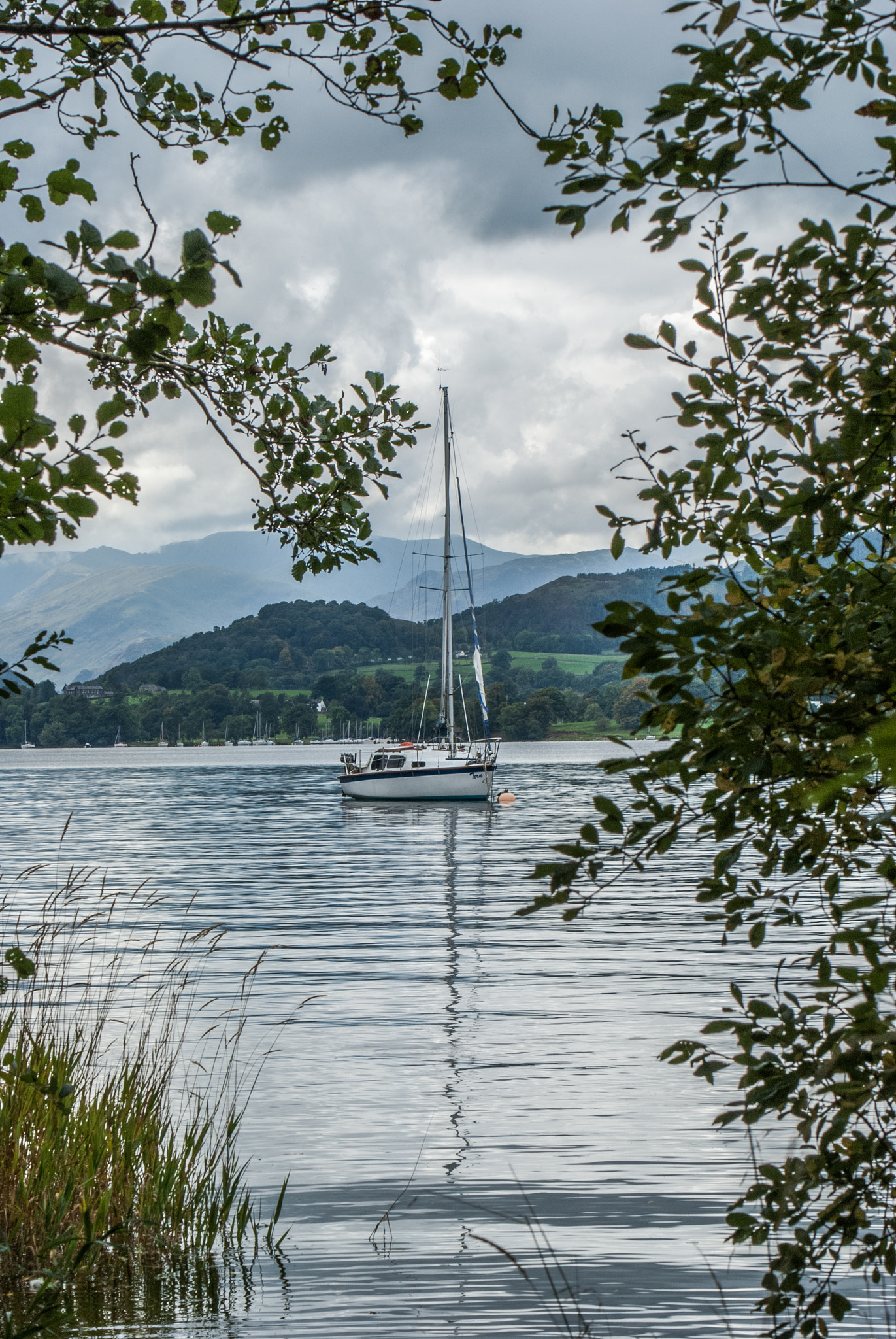 Minolta AF 28-100mm F3.5-5.6 (D) sample photo. Boat on ullswater photography