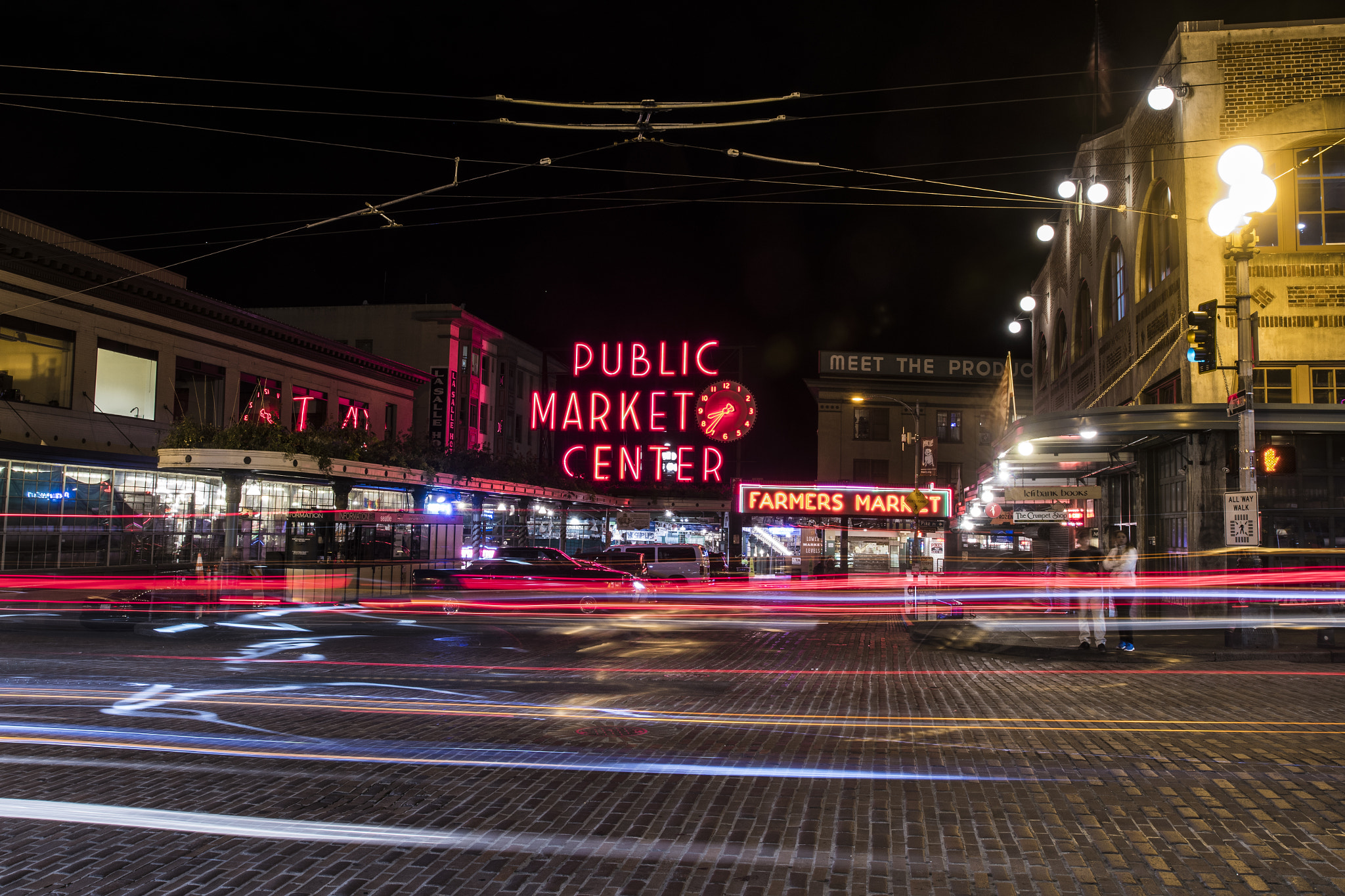 Nikon AF-S Nikkor 17-35mm F2.8D ED-IF sample photo. Pikes place market photography