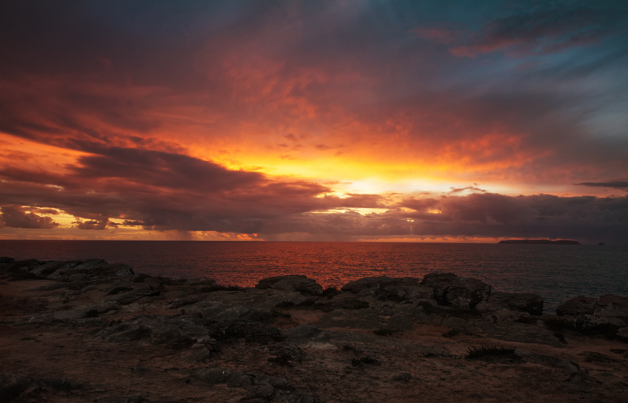 Canon EOS 50D + Sigma 12-24mm F4.5-5.6 II DG HSM sample photo. Bloody sunset photography