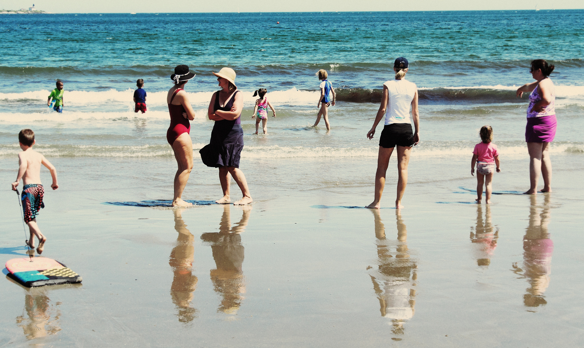 Nikon 1 Nikkor VR 30-110mm F3.8-5.6 sample photo. Beach moment photography