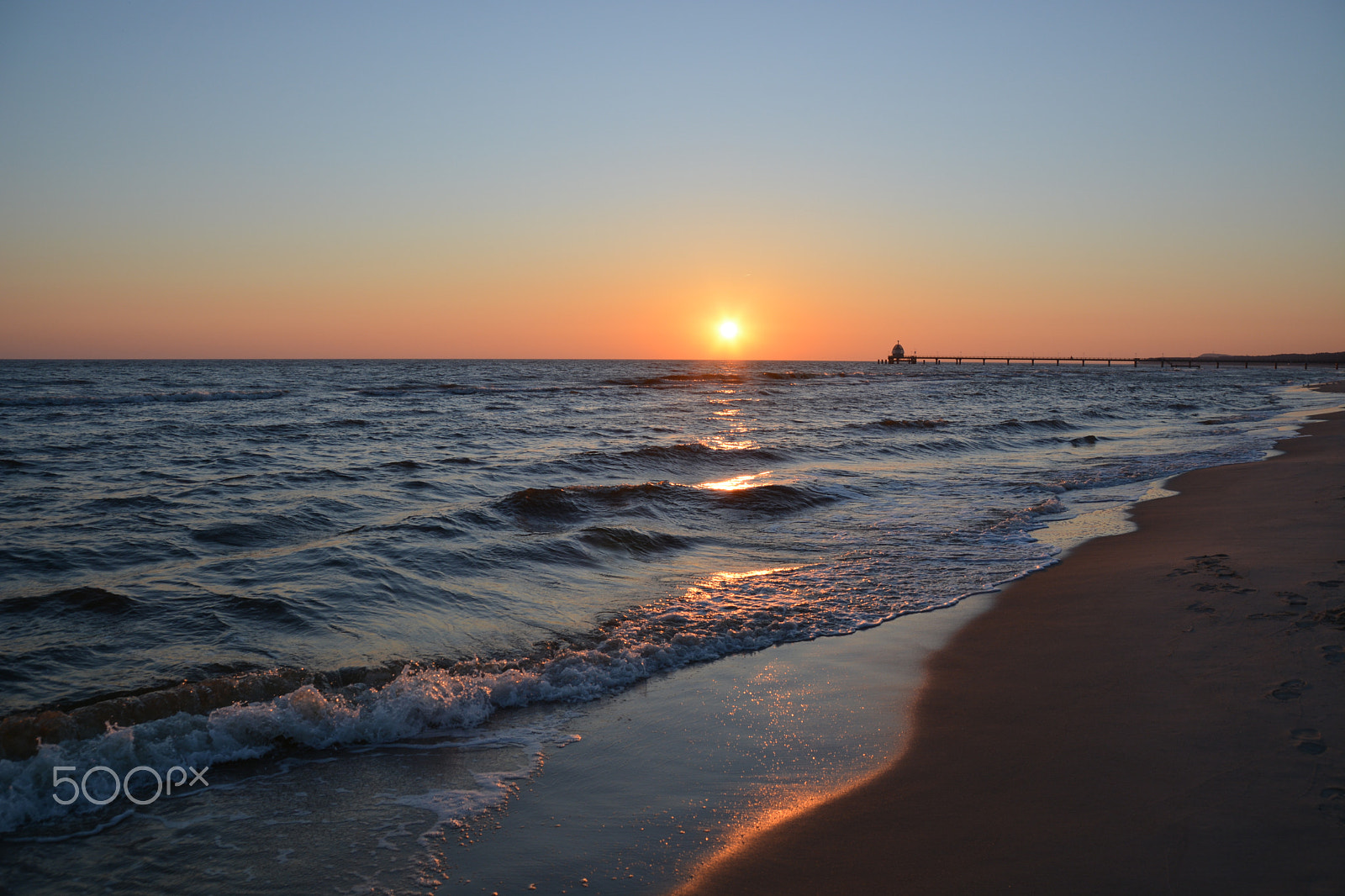 Sigma 18-250mm F3.5-6.3 DC Macro OS HSM sample photo. Sunrise at the baltic sea photography