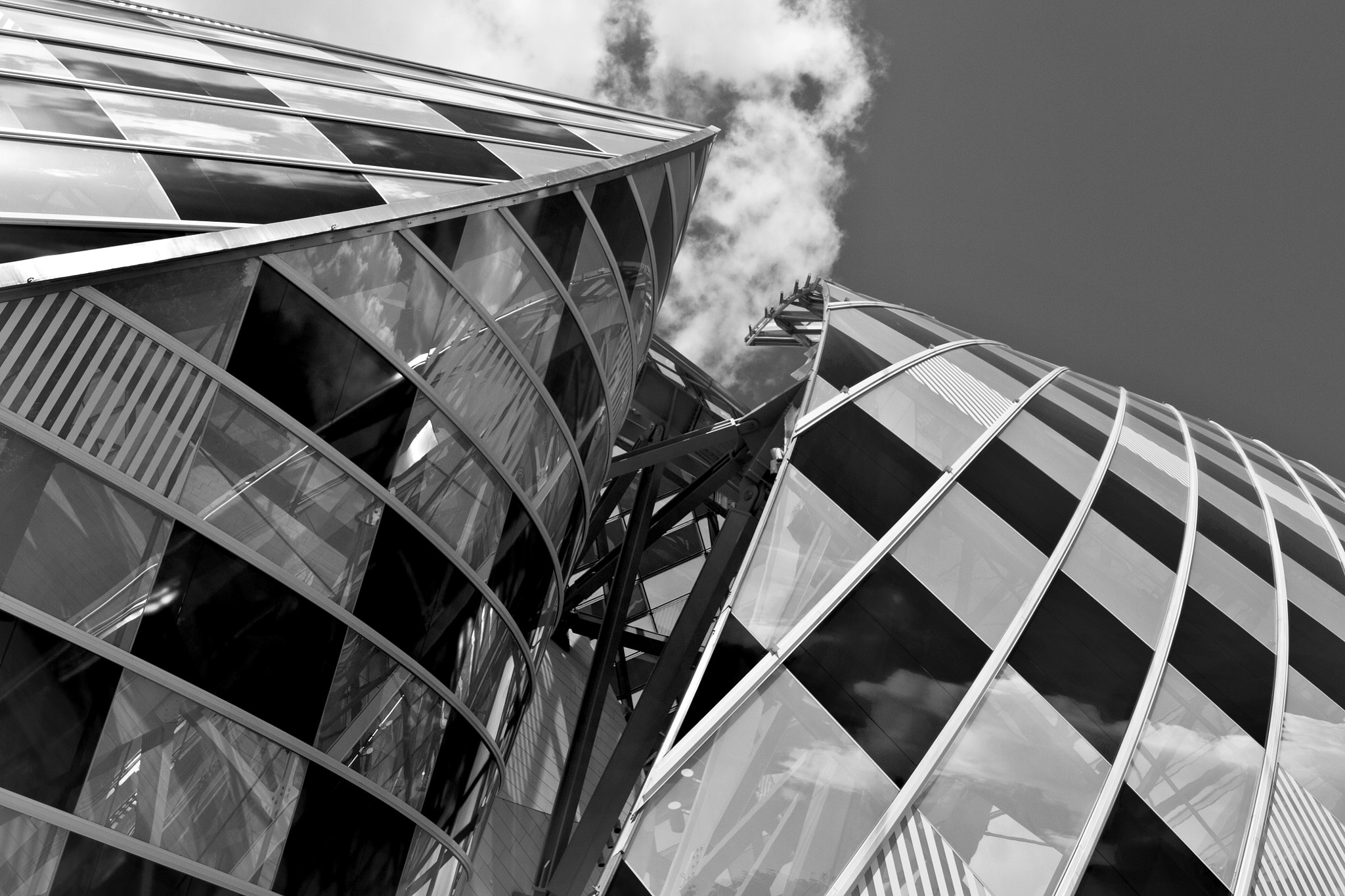 Sigma 17-70mm F2.8-4 DC Macro OS HSM sample photo. Fondation luis vuitton photography