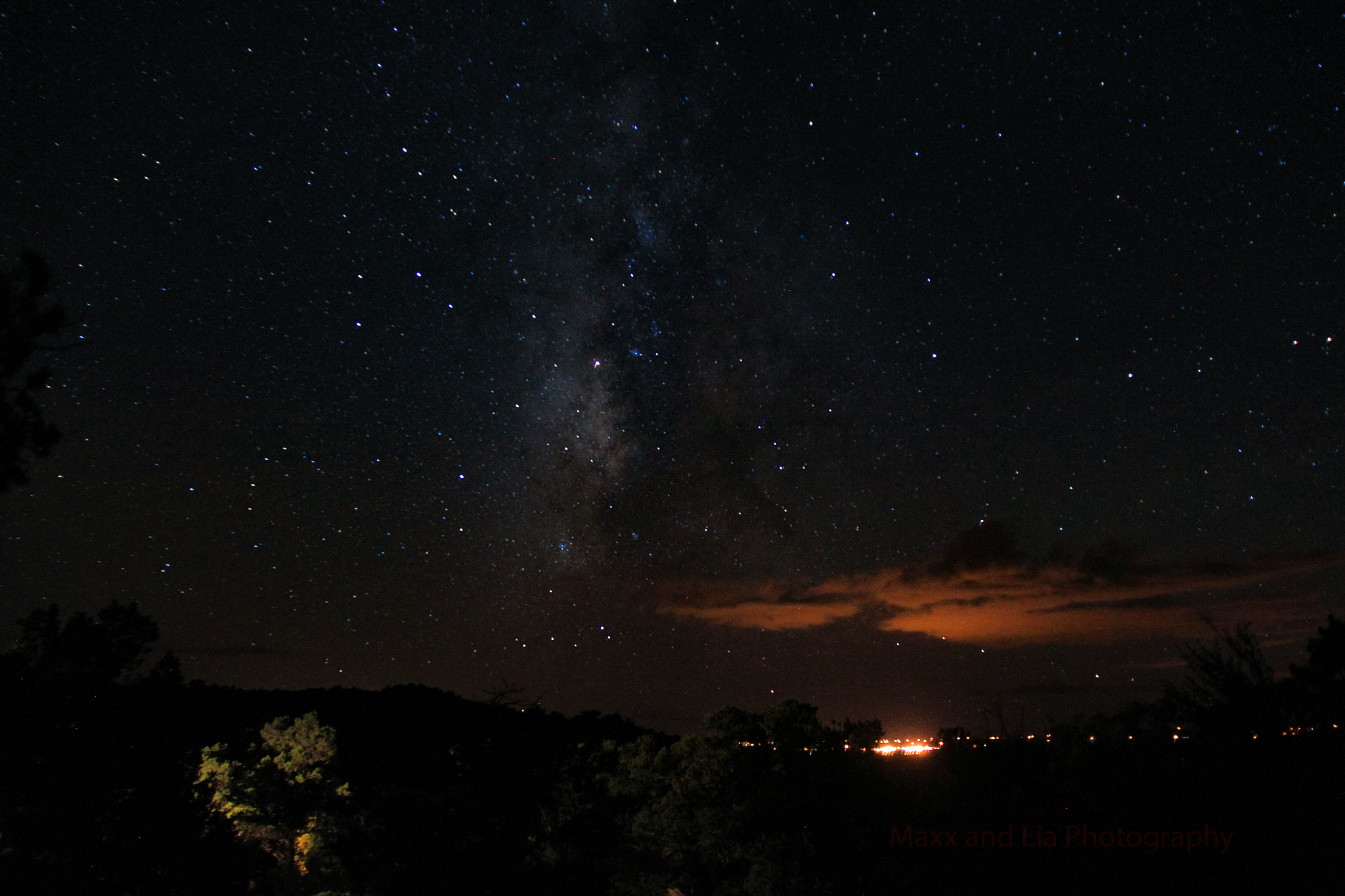 Canon EF-S 18-200mm F3.5-5.6 IS sample photo. Milky way over tuba city photography