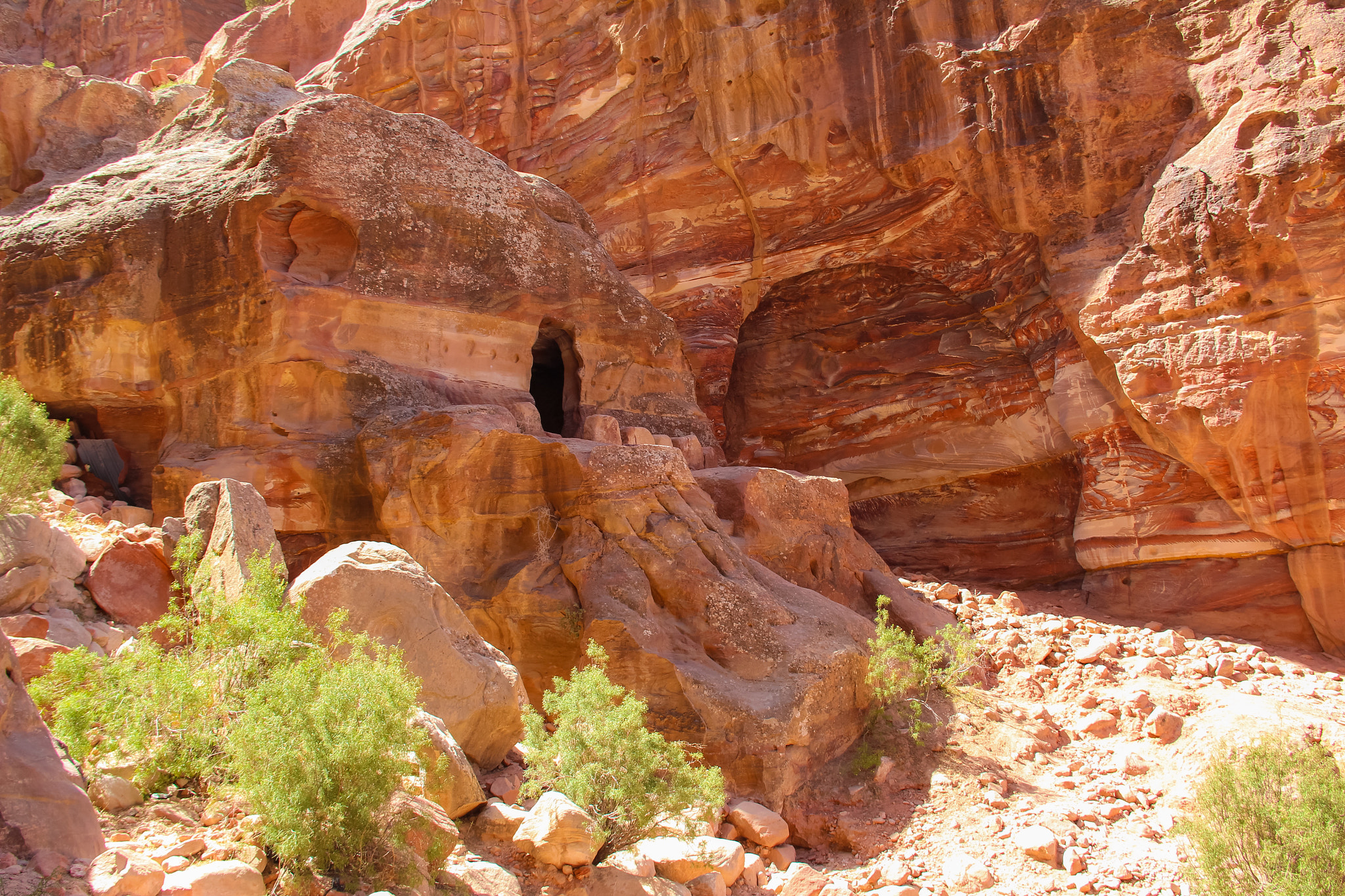 Canon EF-S 18-200mm F3.5-5.6 IS sample photo. Colourful caves in petra photography