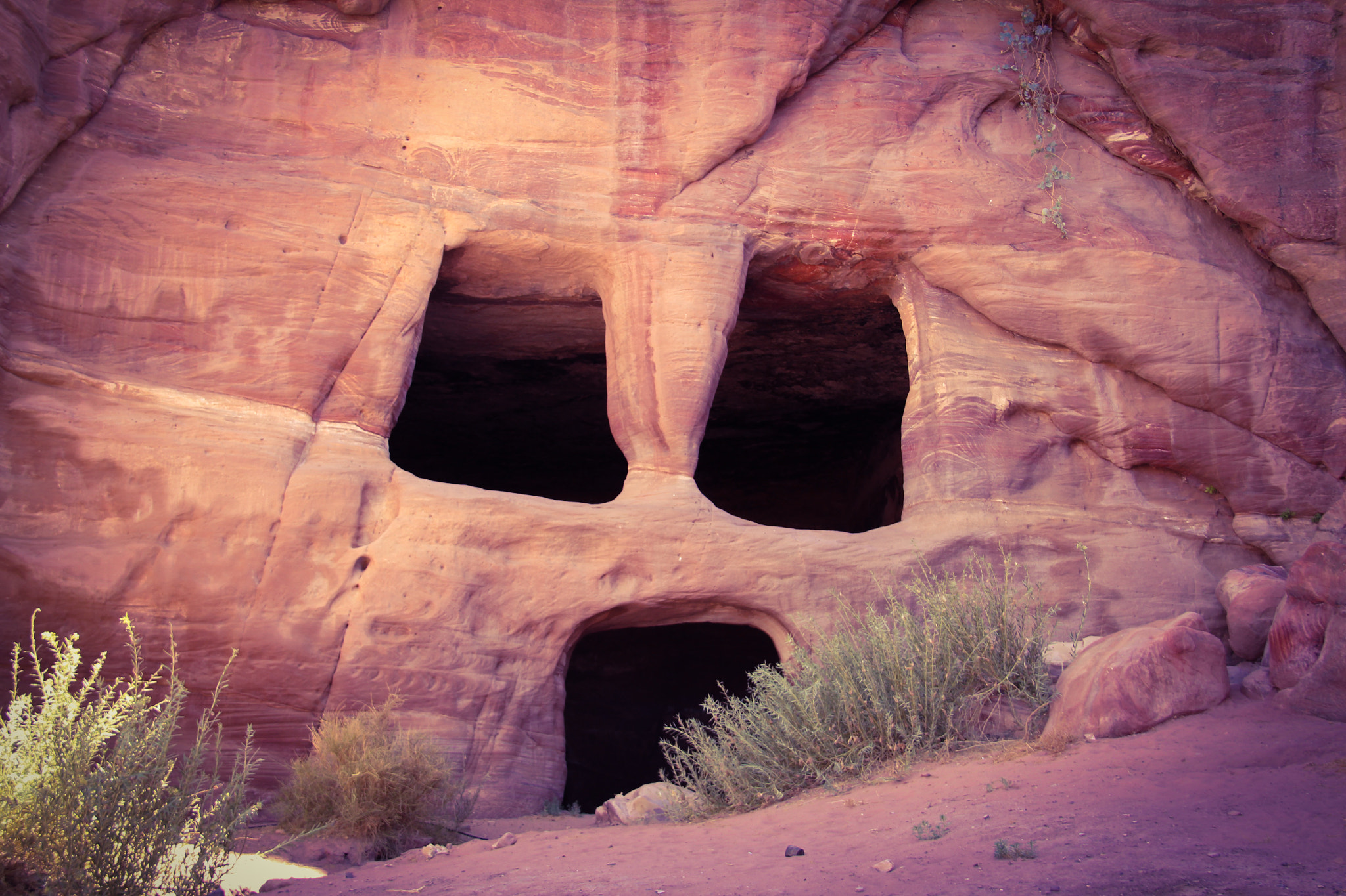 Canon EOS 600D (Rebel EOS T3i / EOS Kiss X5) + Canon EF-S 18-200mm F3.5-5.6 IS sample photo. Angry rock cave in wadi farasa valley at petra photography