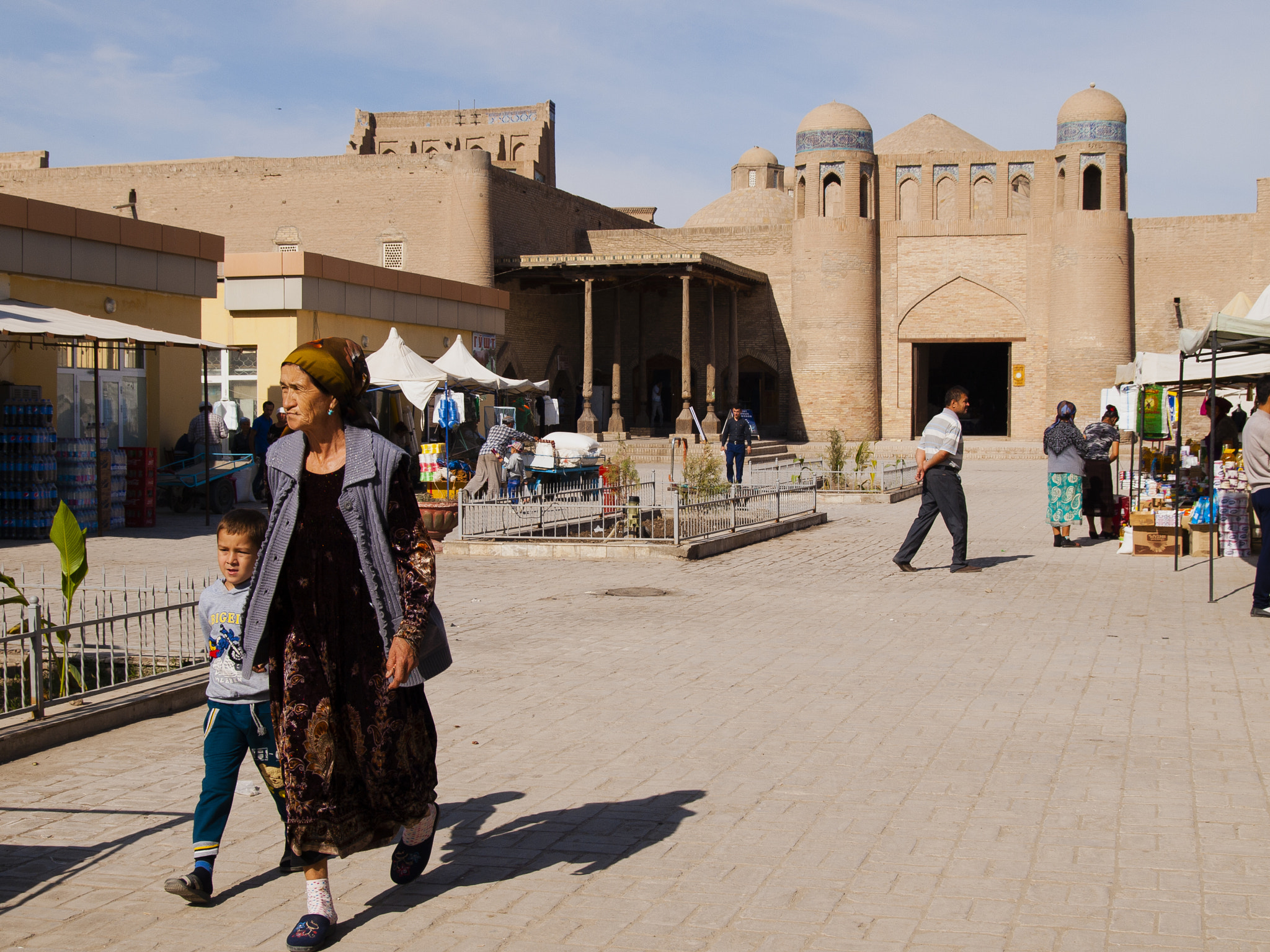 Olympus E-520 (EVOLT E-520) + SIGMA 18-50mm F2.8 DC sample photo. In the street of khiva photography