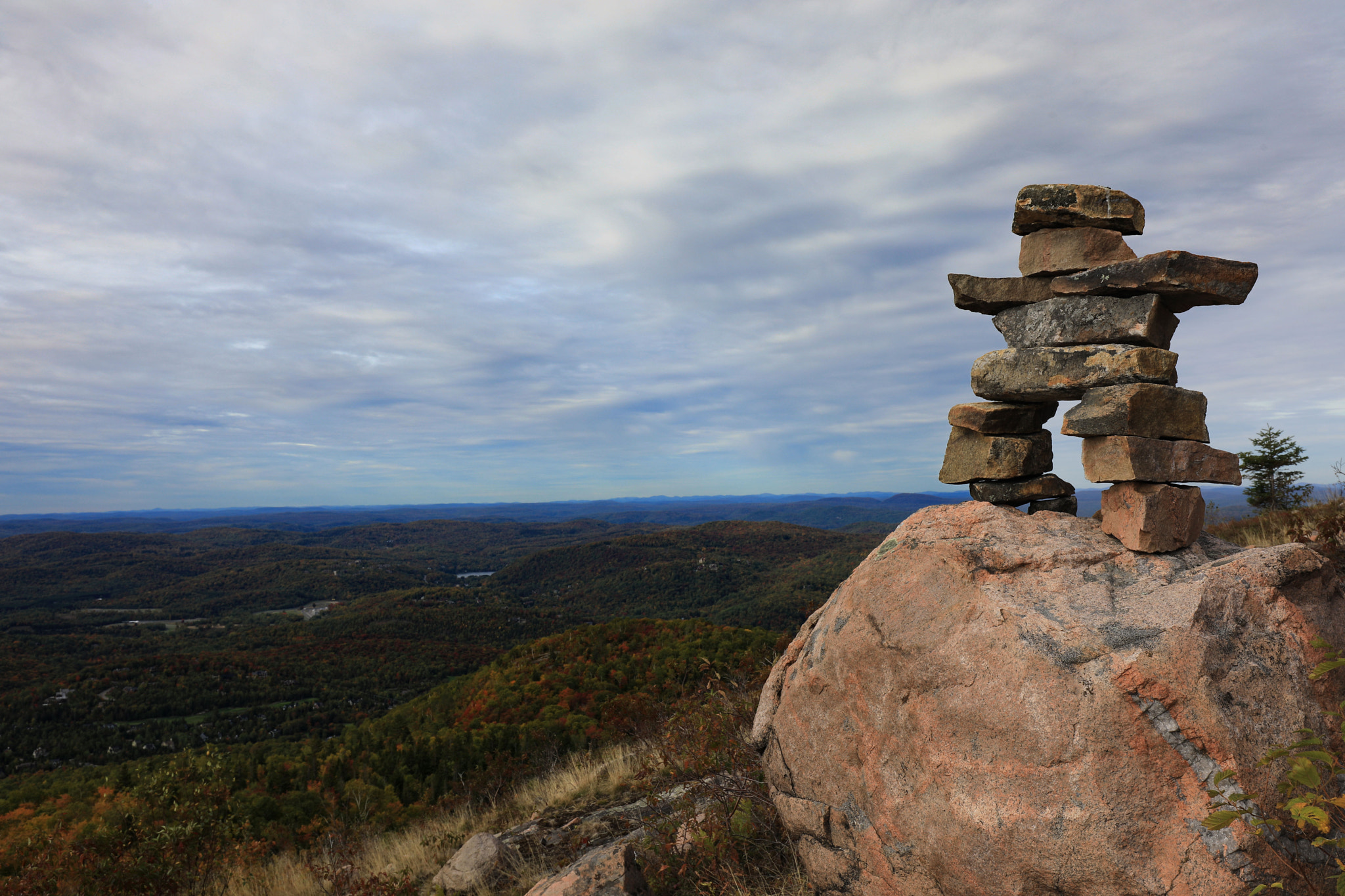 Canon EF 16-35mm F4L IS USM sample photo. Inuksuk mont-tremblant fall 1 photography