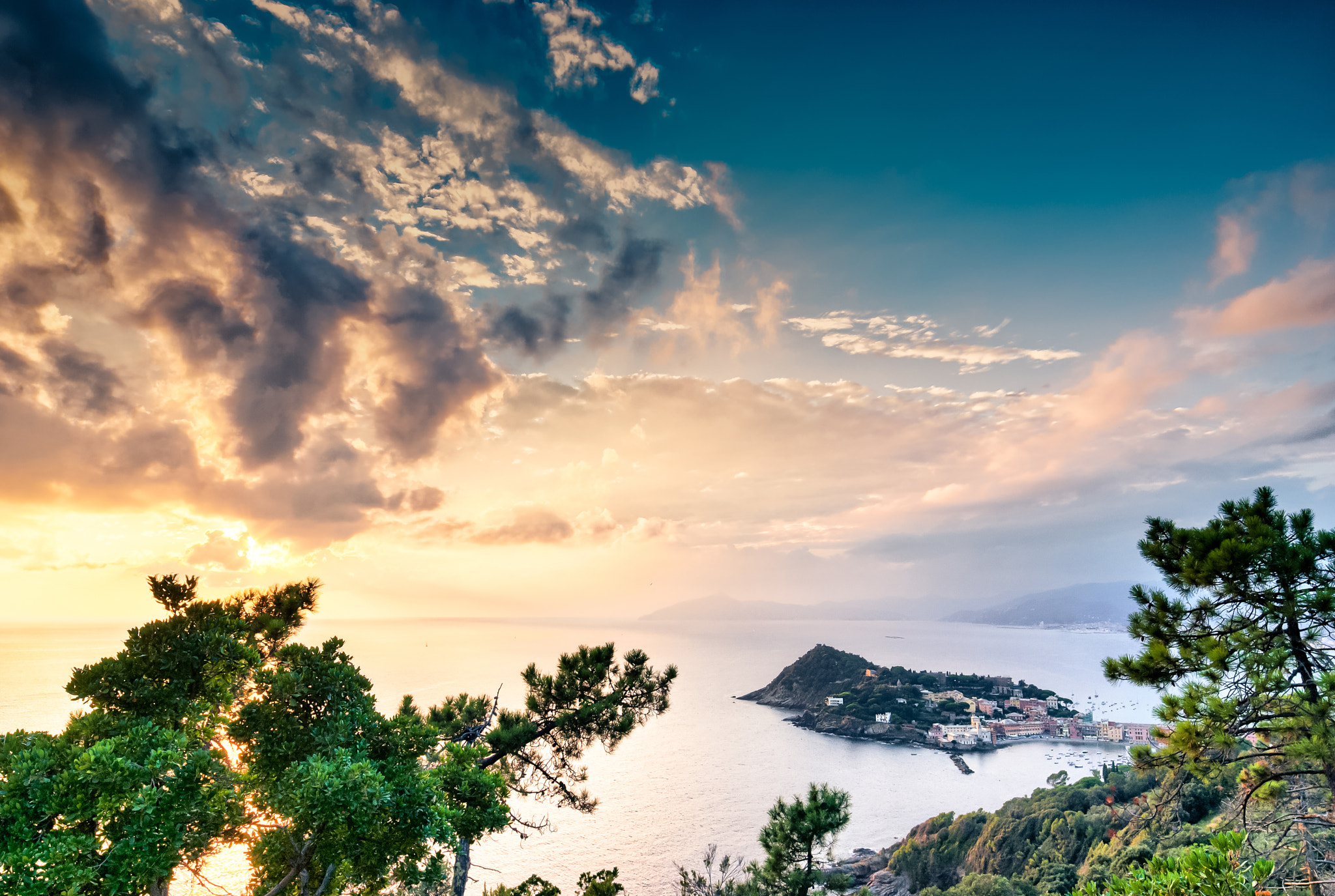 Samyang 14mm F2.8 ED AS IF UMC sample photo. Over sestri levante photography