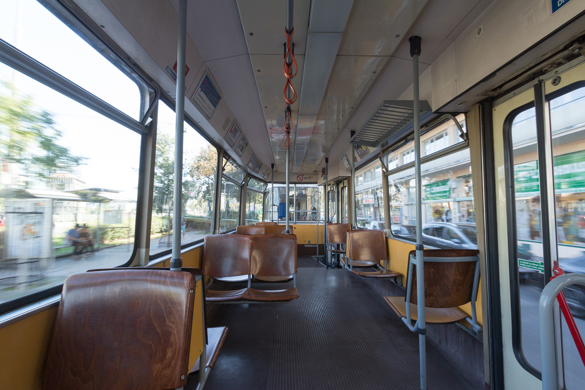 Sigma 10-20mm F3.5 EX DC HSM sample photo. Leere in wien photography