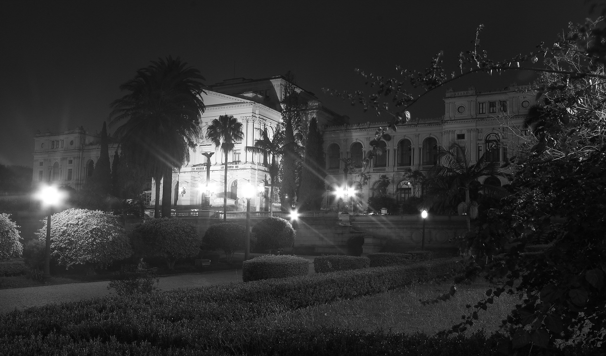 Canon EF-S 10-22mm F3.5-4.5 USM sample photo. Ipiranga museum at night photography