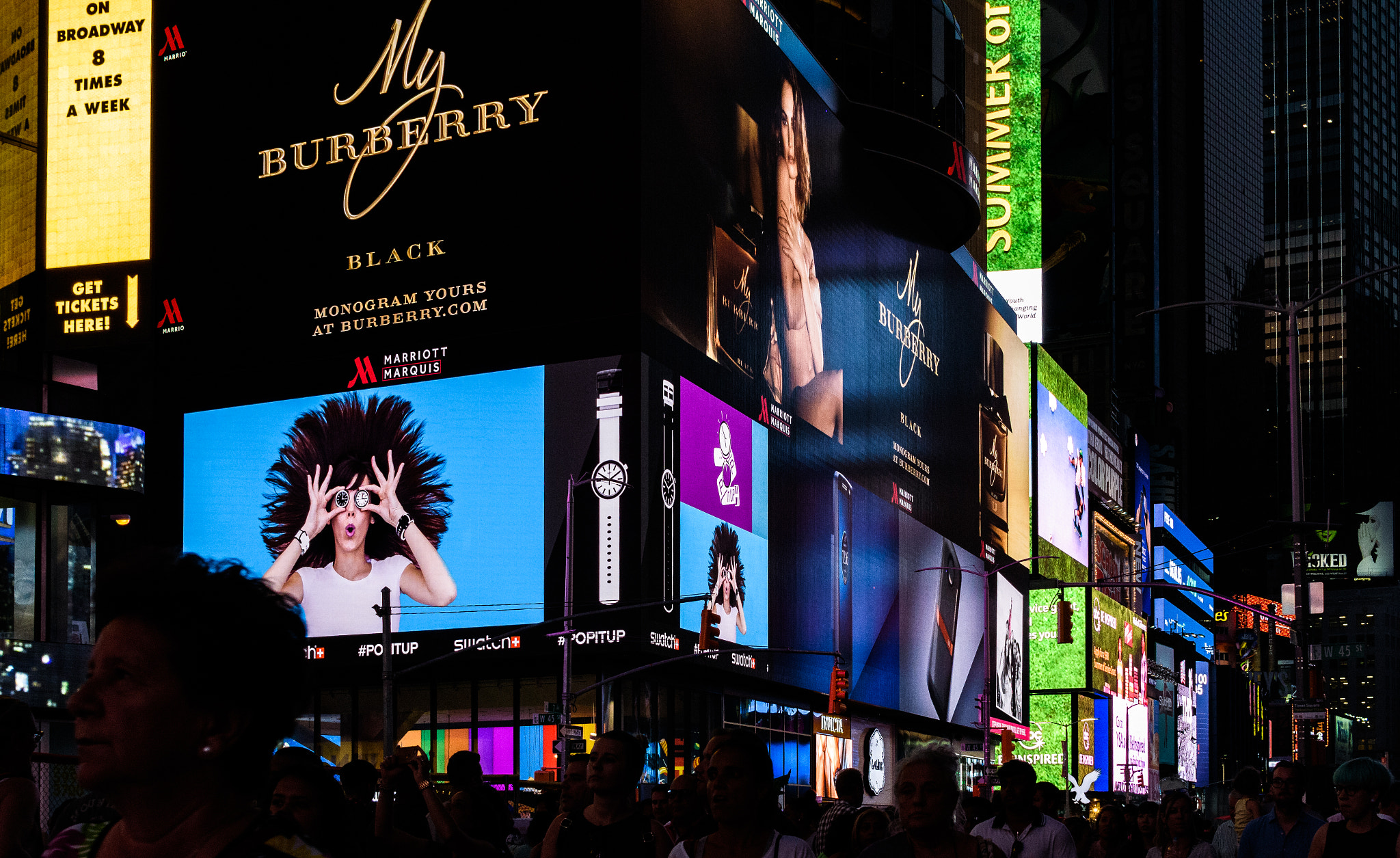 Nikon 1 Nikkor 18.5mm F1.8 sample photo. Digital billboards on time square, nyc photography