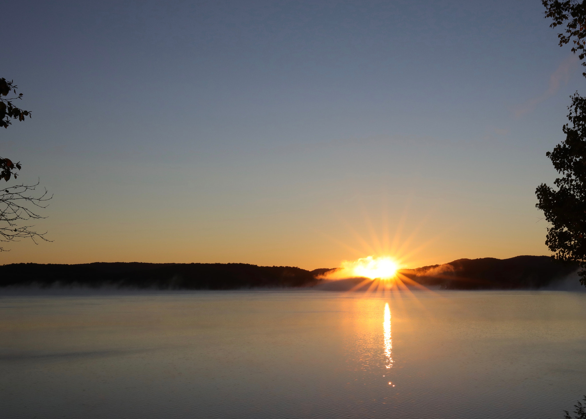 Canon EF 16-35mm F4L IS USM sample photo. Sunrise across lake 1 photography