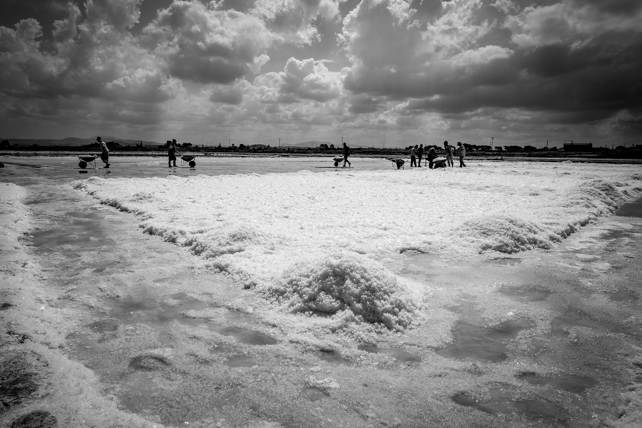 Fujifilm X-E2 + Fujifilm XF 14mm F2.8 R sample photo. Salt harvesting photography