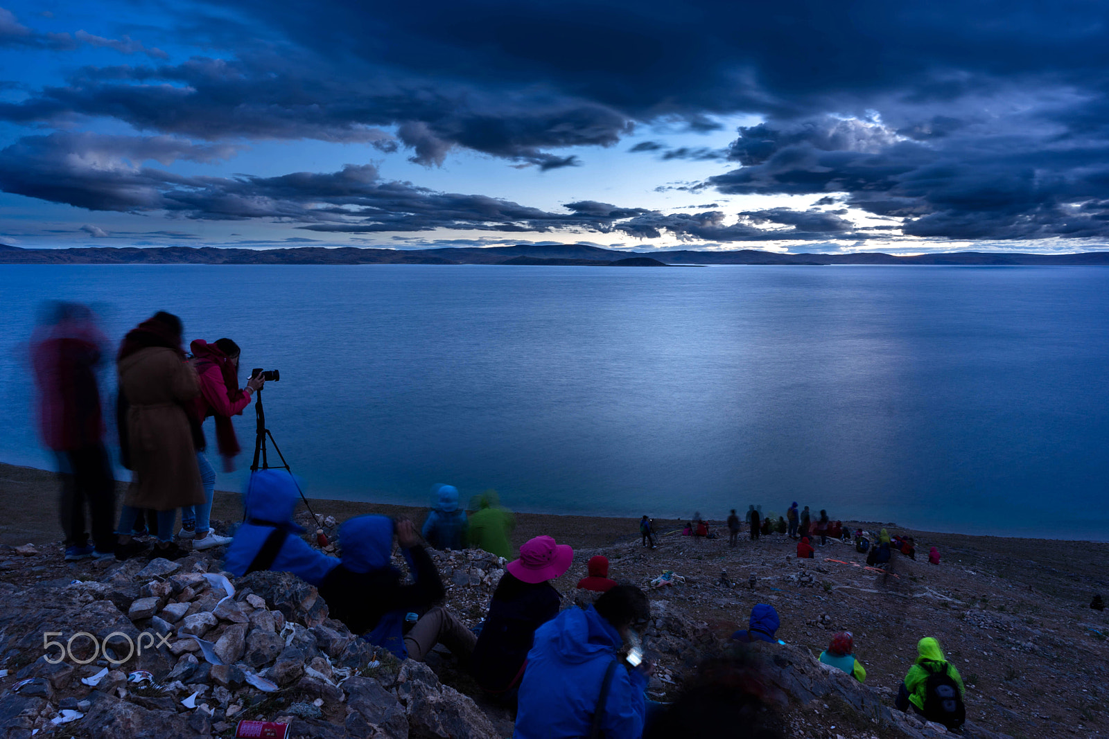 Sony a7 II + ZEISS Batis 25mm F2 sample photo. 等待日出的人们 photography