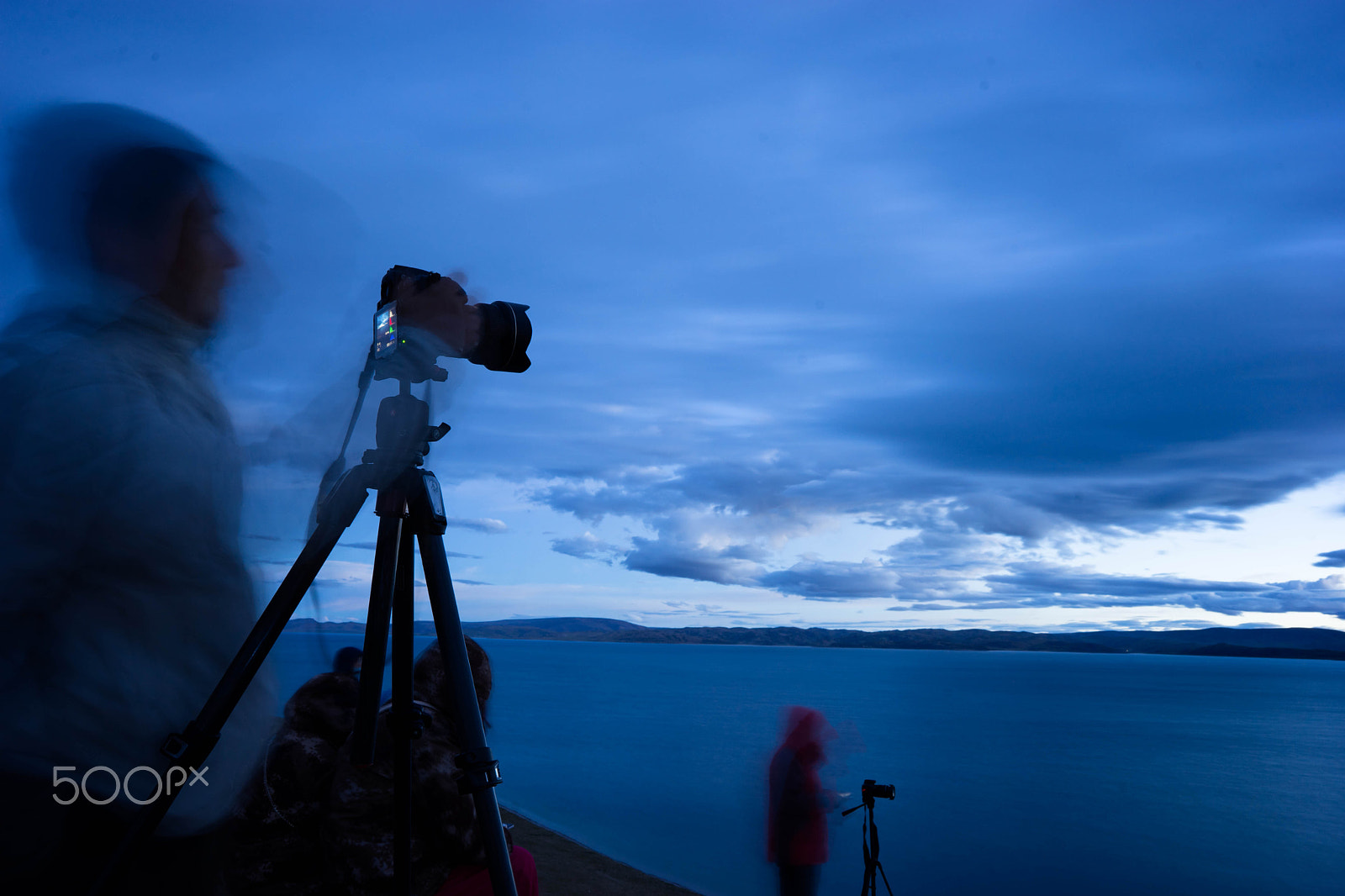 Sony a7 II + ZEISS Batis 25mm F2 sample photo. 等待日出的人们 photography
