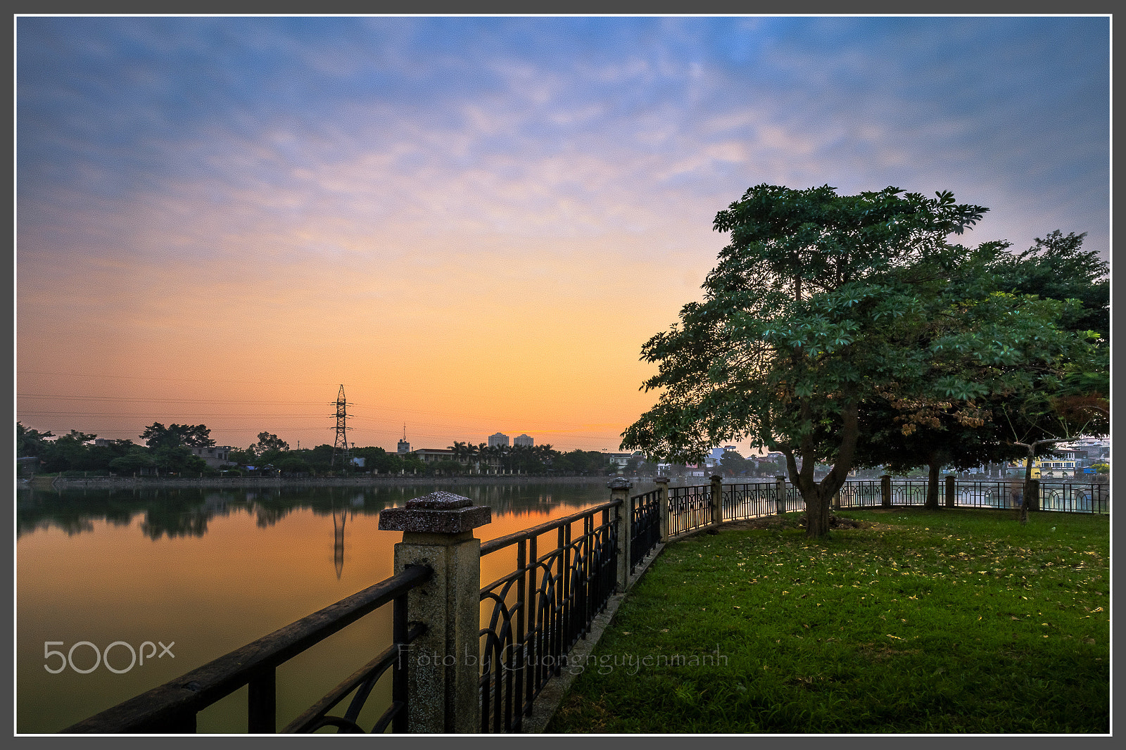 Canon EOS 5D Mark II + Canon EF 16-35mm F4L IS USM sample photo. Thu buồn photography